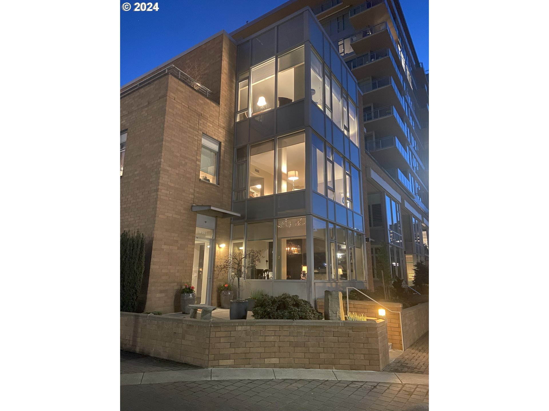 1930 S RIVER DR W107