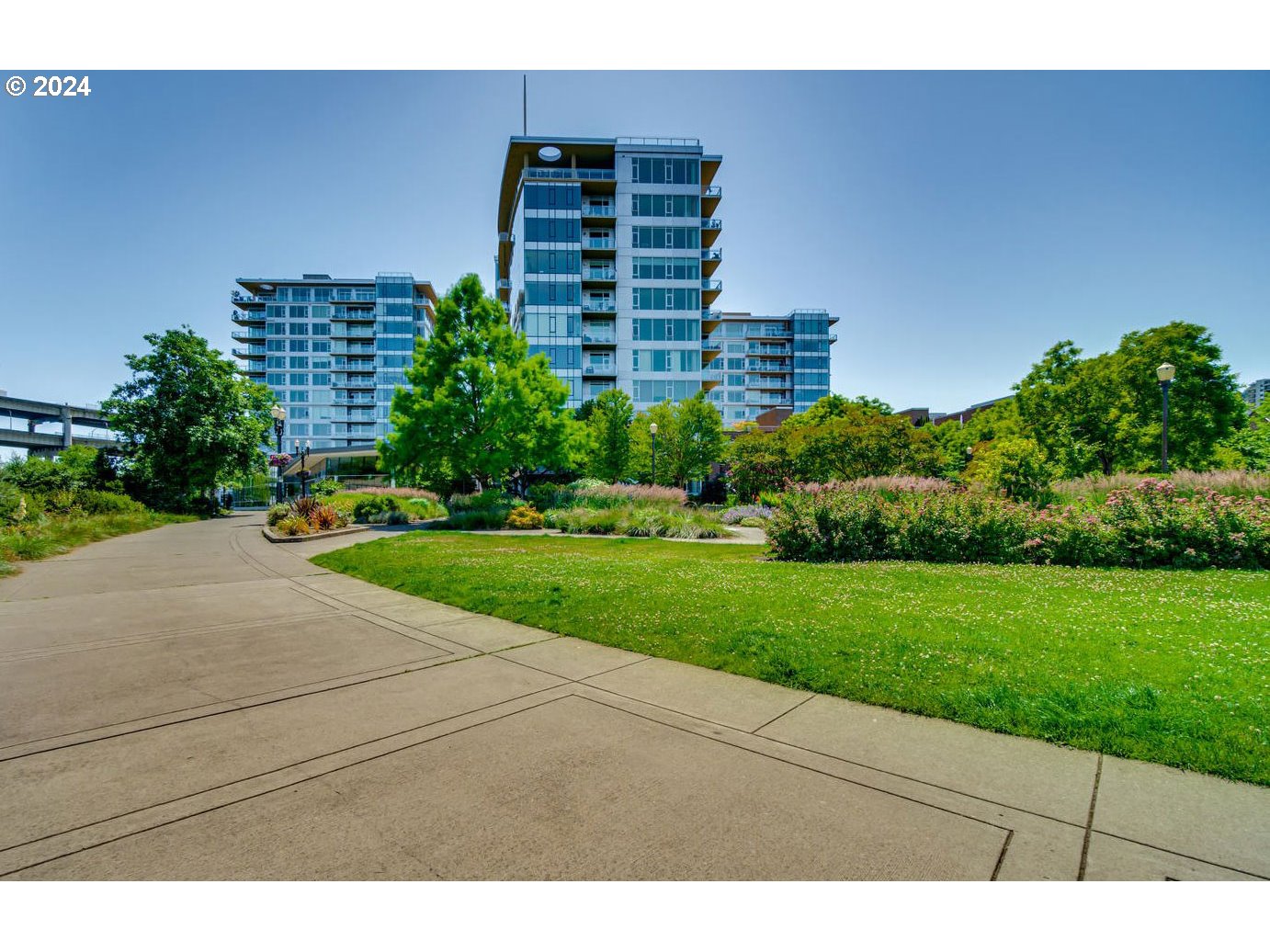 1930 S RIVER DR W107