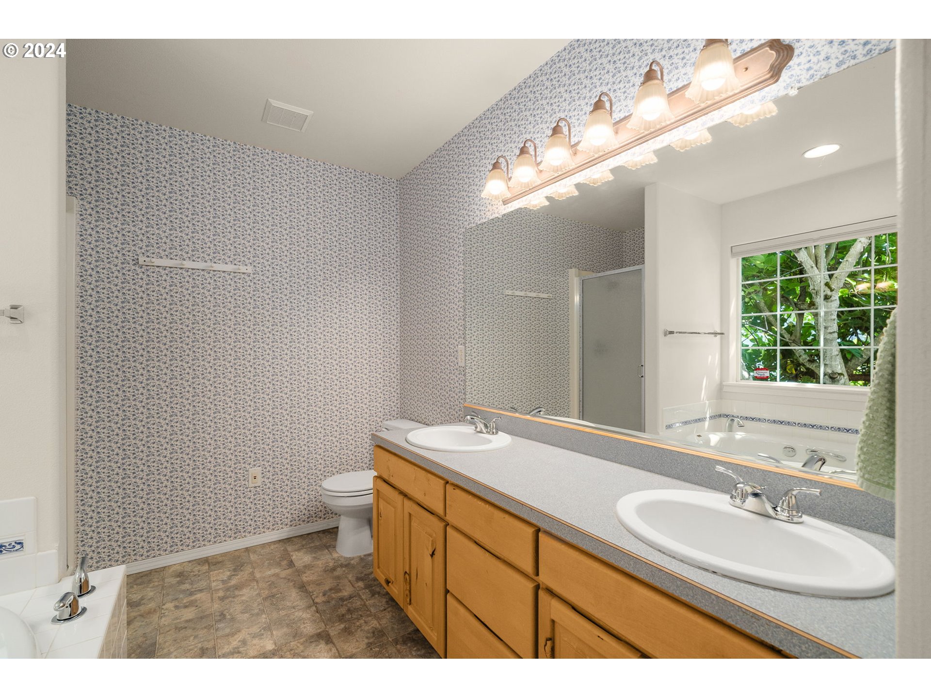 2372 NW MEADOWS DR, McMinnville