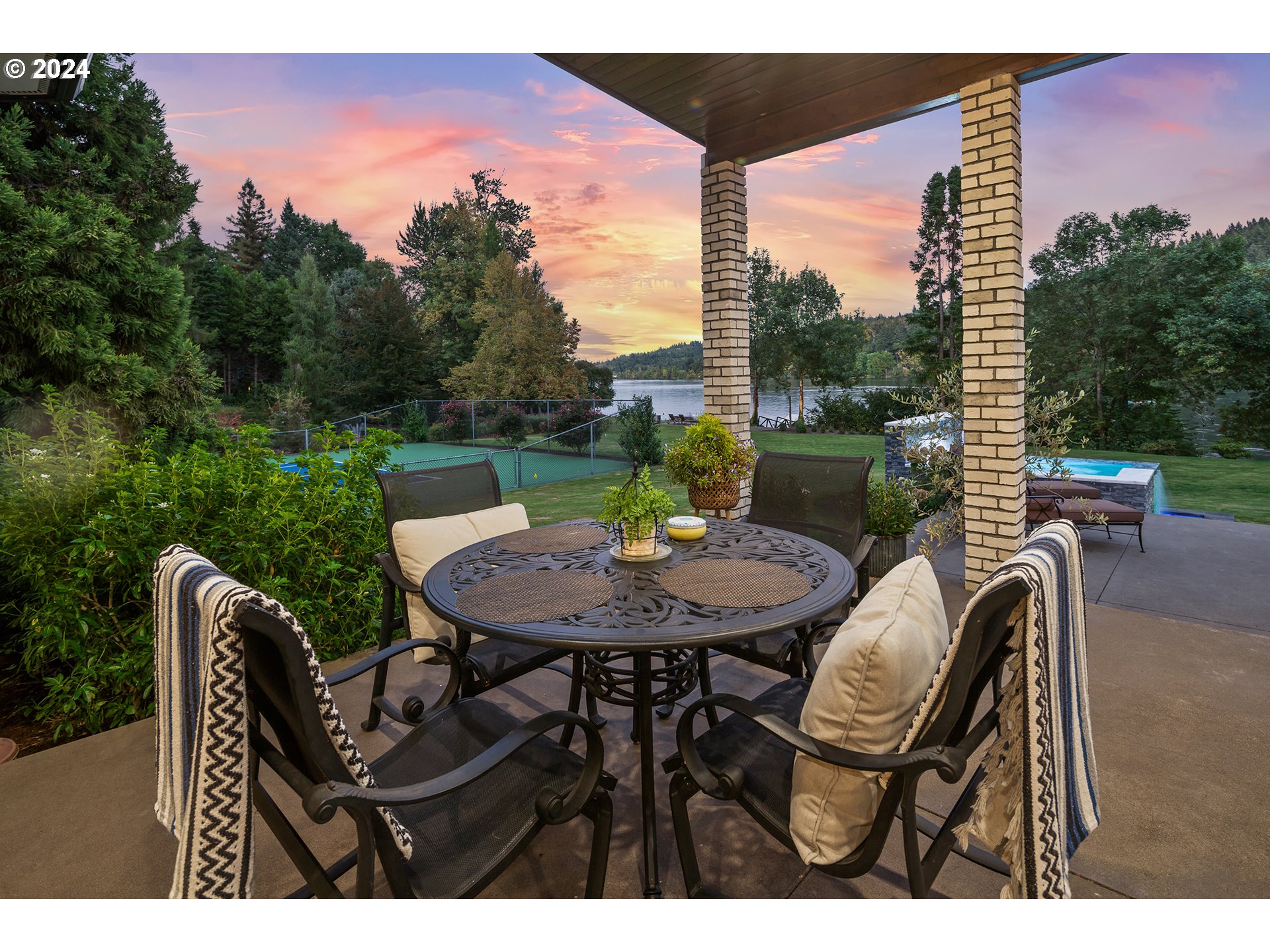 24220 SW PETES MOUNTAIN RD