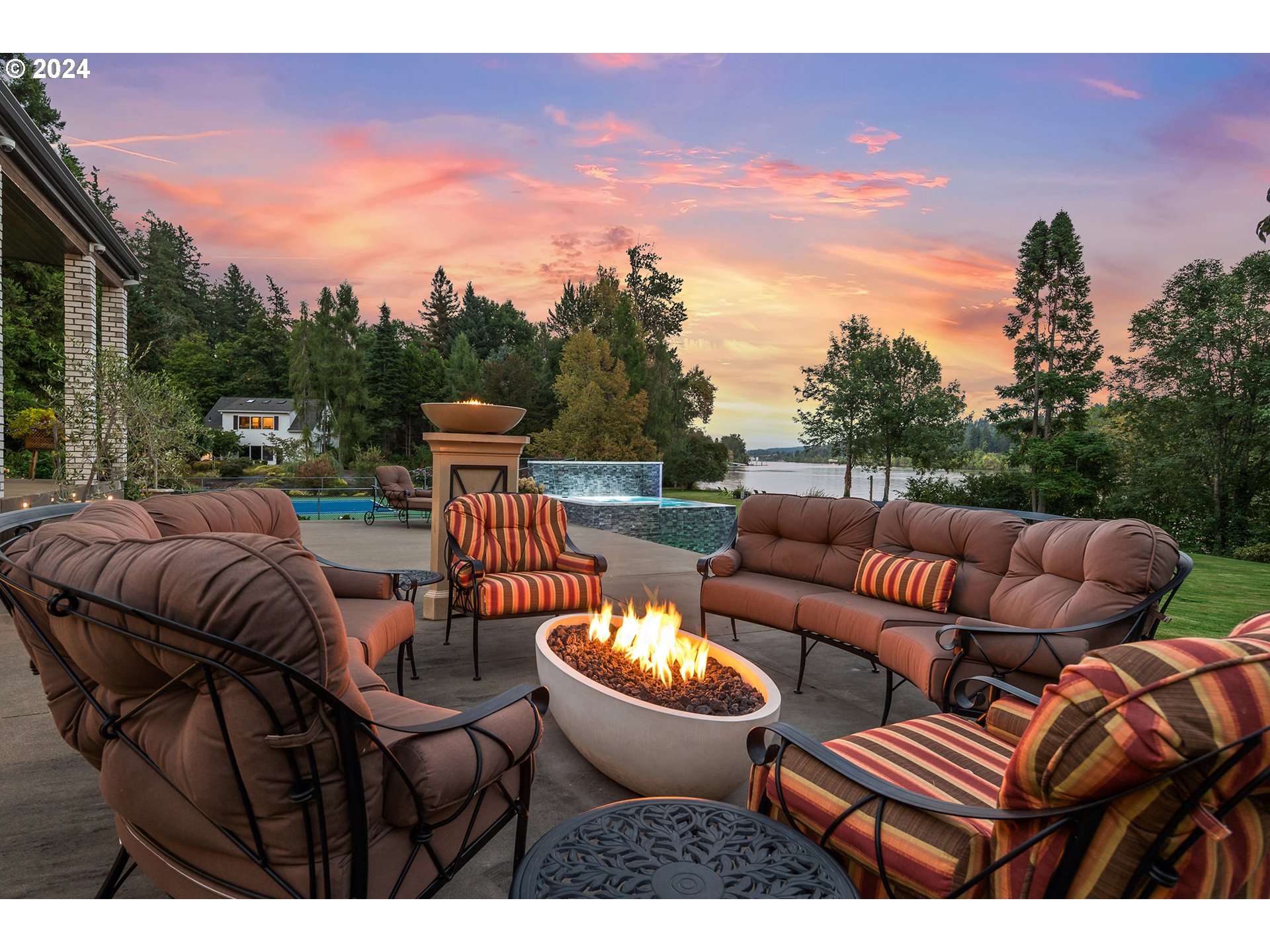 24220 SW PETES MOUNTAIN RD