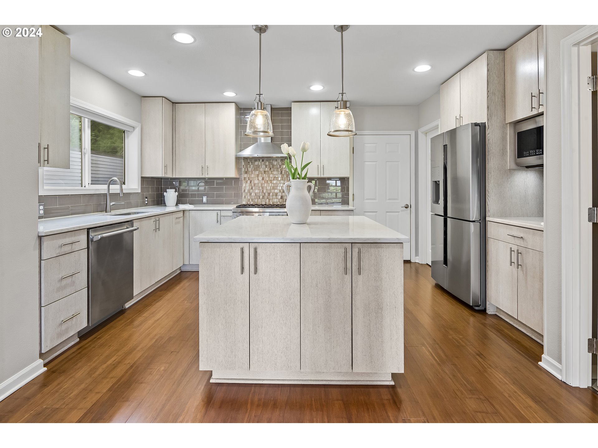 1673 SW MONTGOMERY Dr C