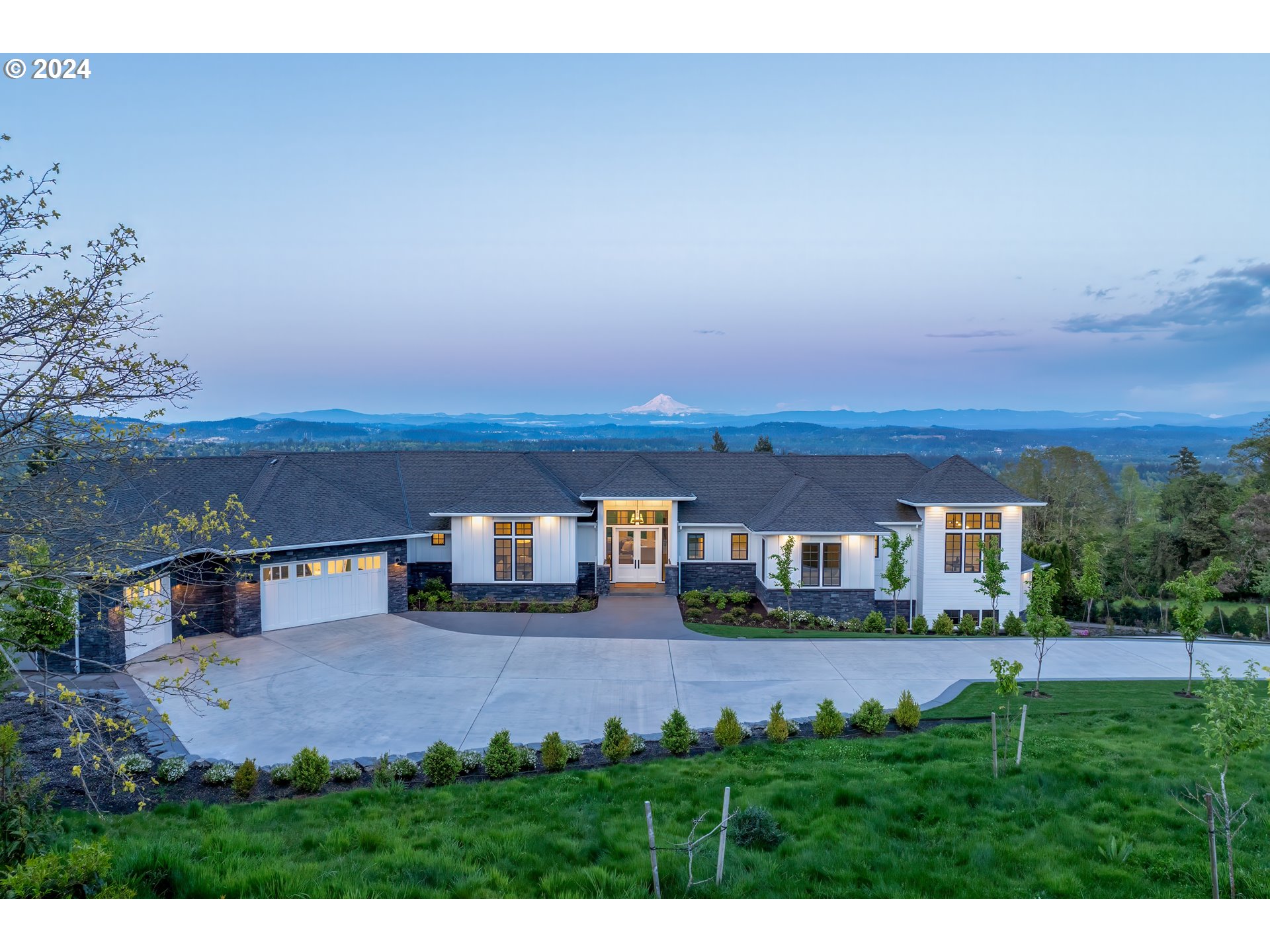 1475 SKYLAND DR