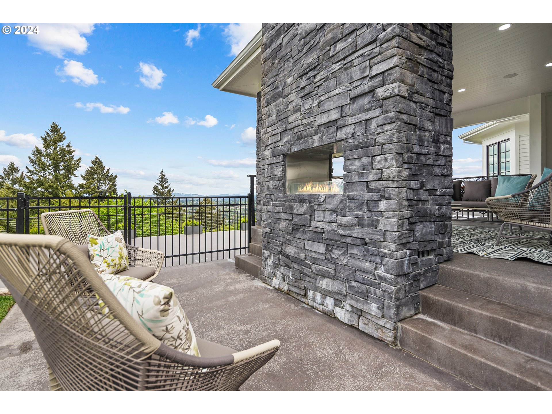 1475 SKYLAND DR