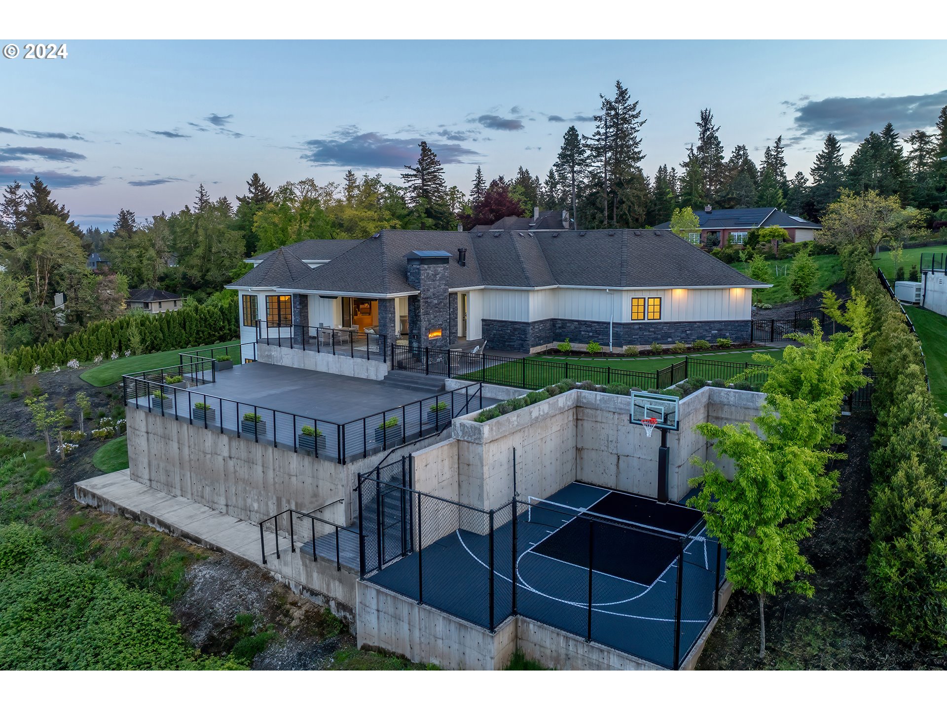 1475 SKYLAND DR