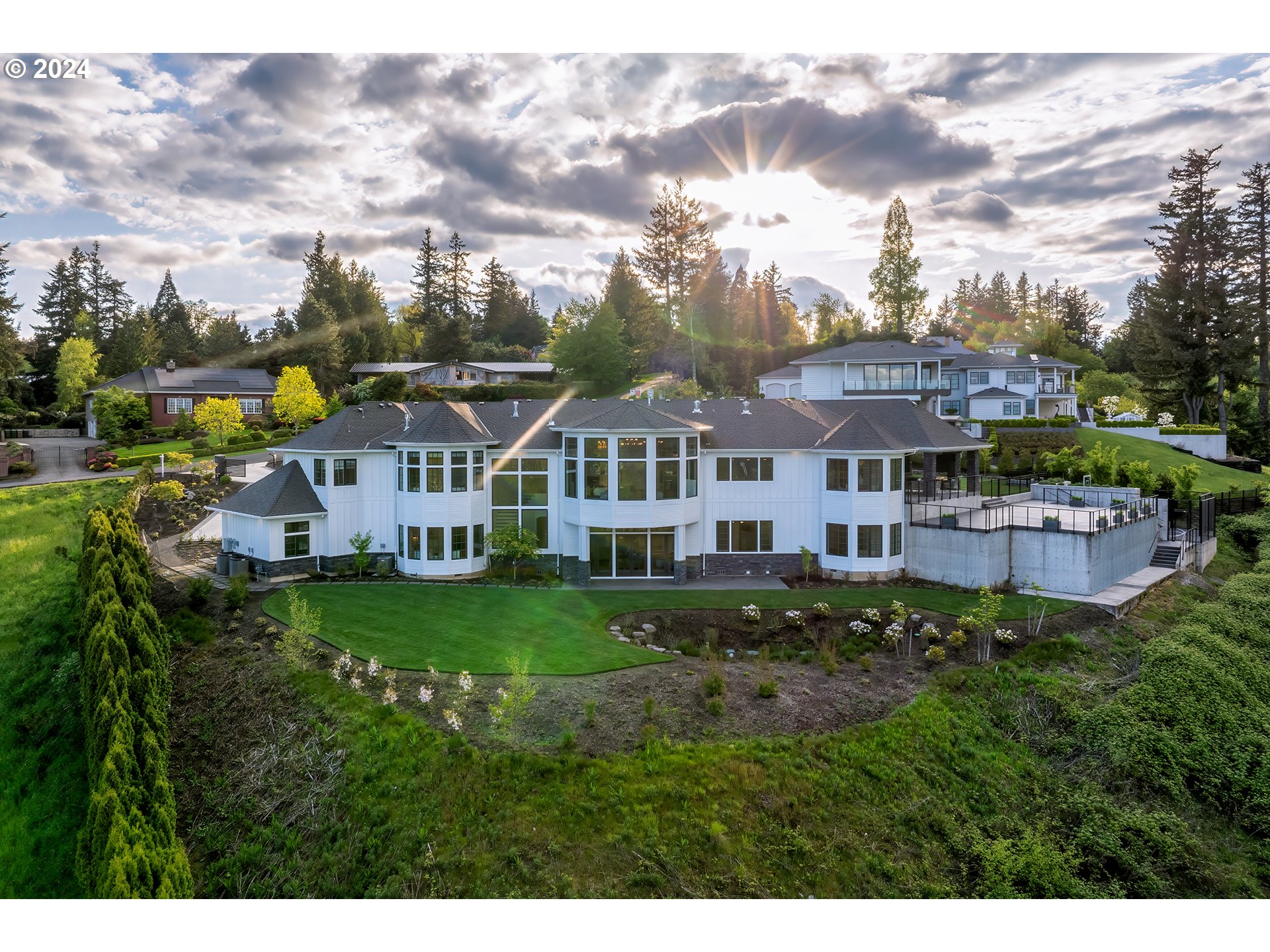 1475 SKYLAND DR