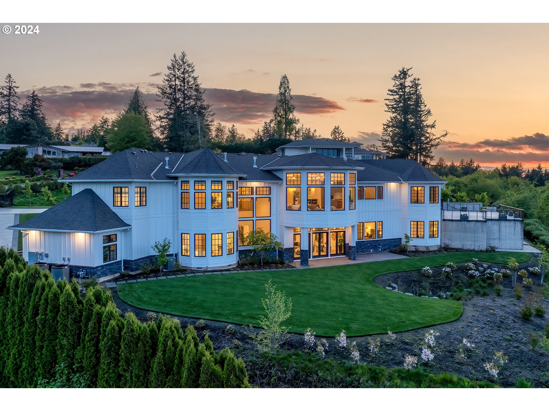 1475 SKYLAND DR