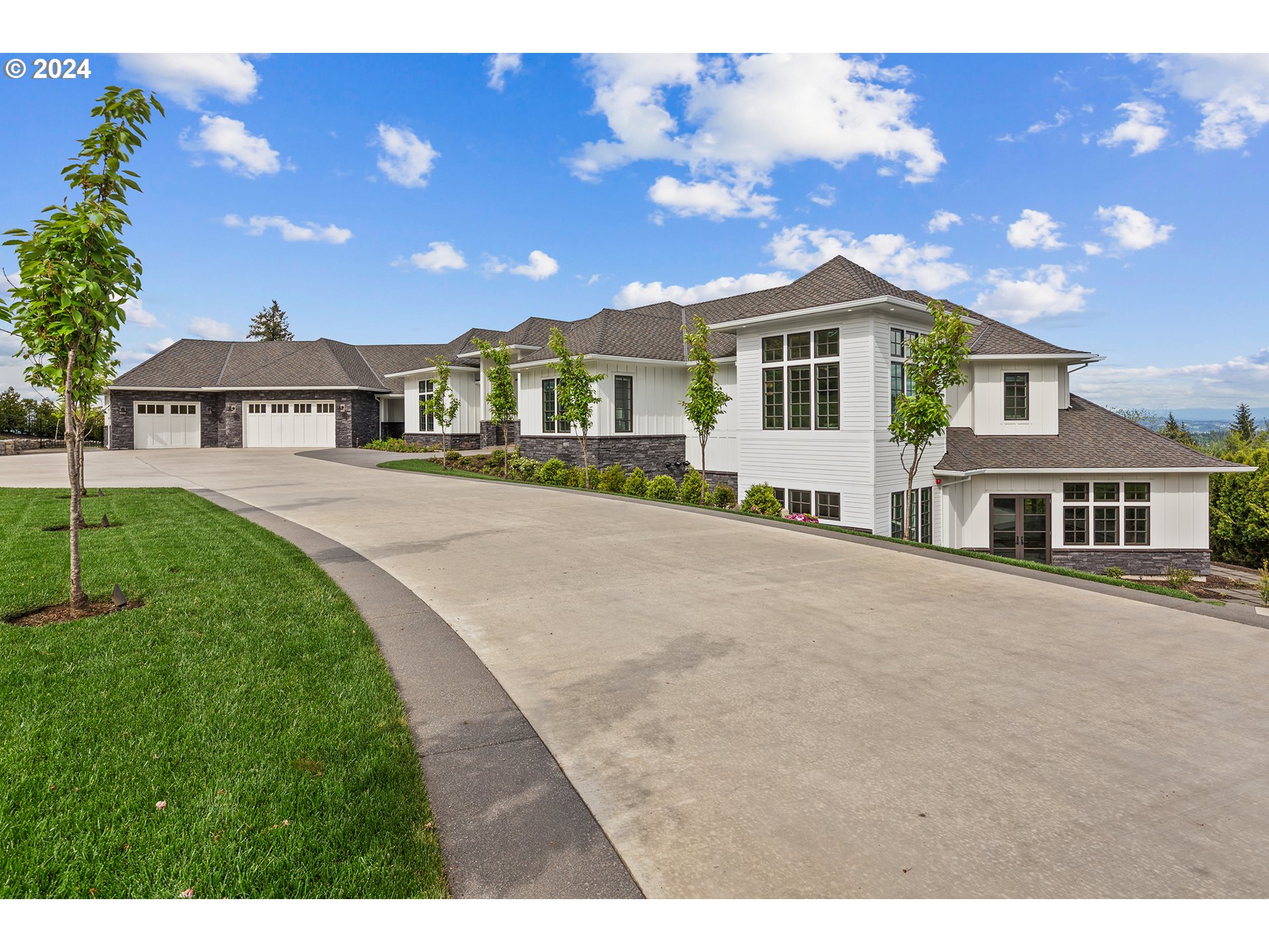 1475 SKYLAND DR