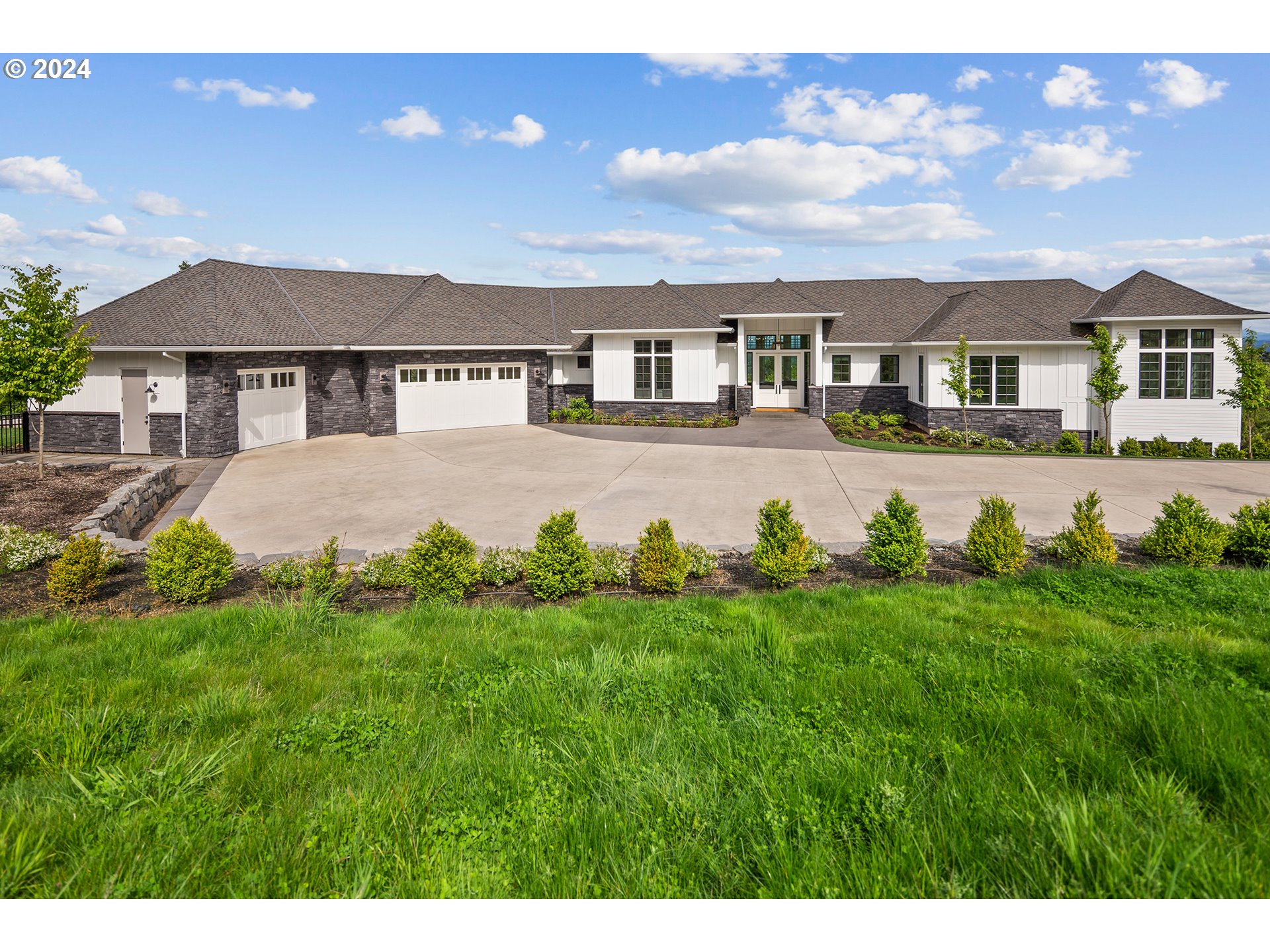 1475 SKYLAND DR