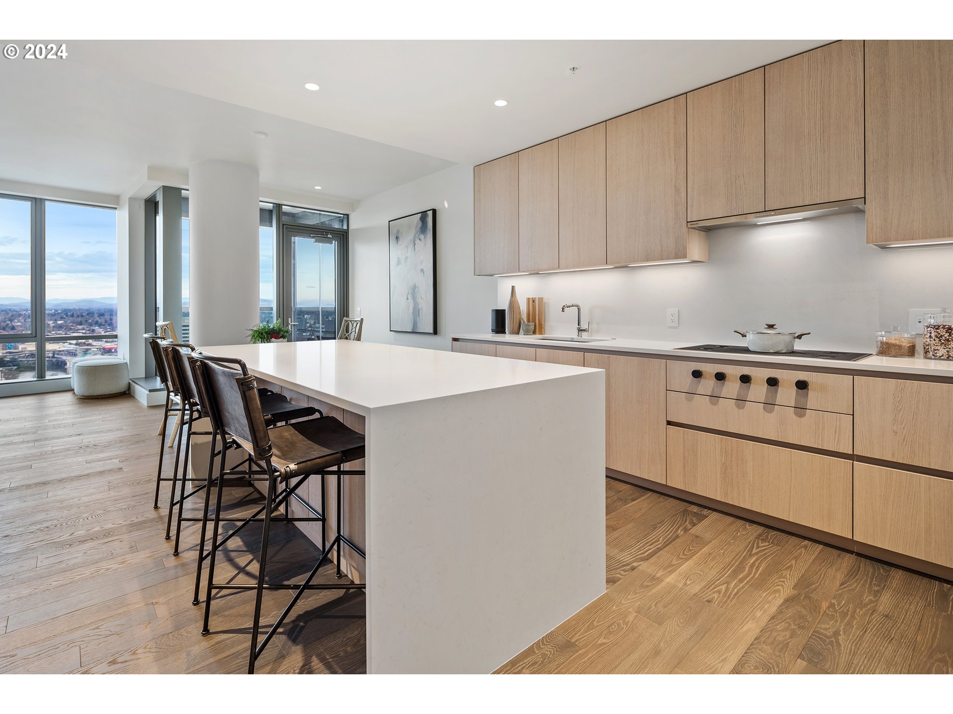 550 SW 10th AVE 2104