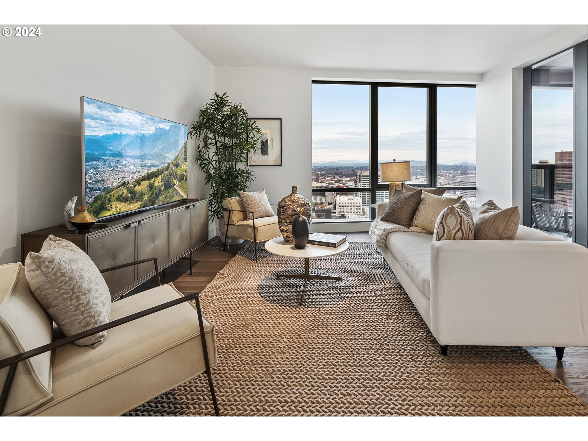 550 SW 10th AVE 2104