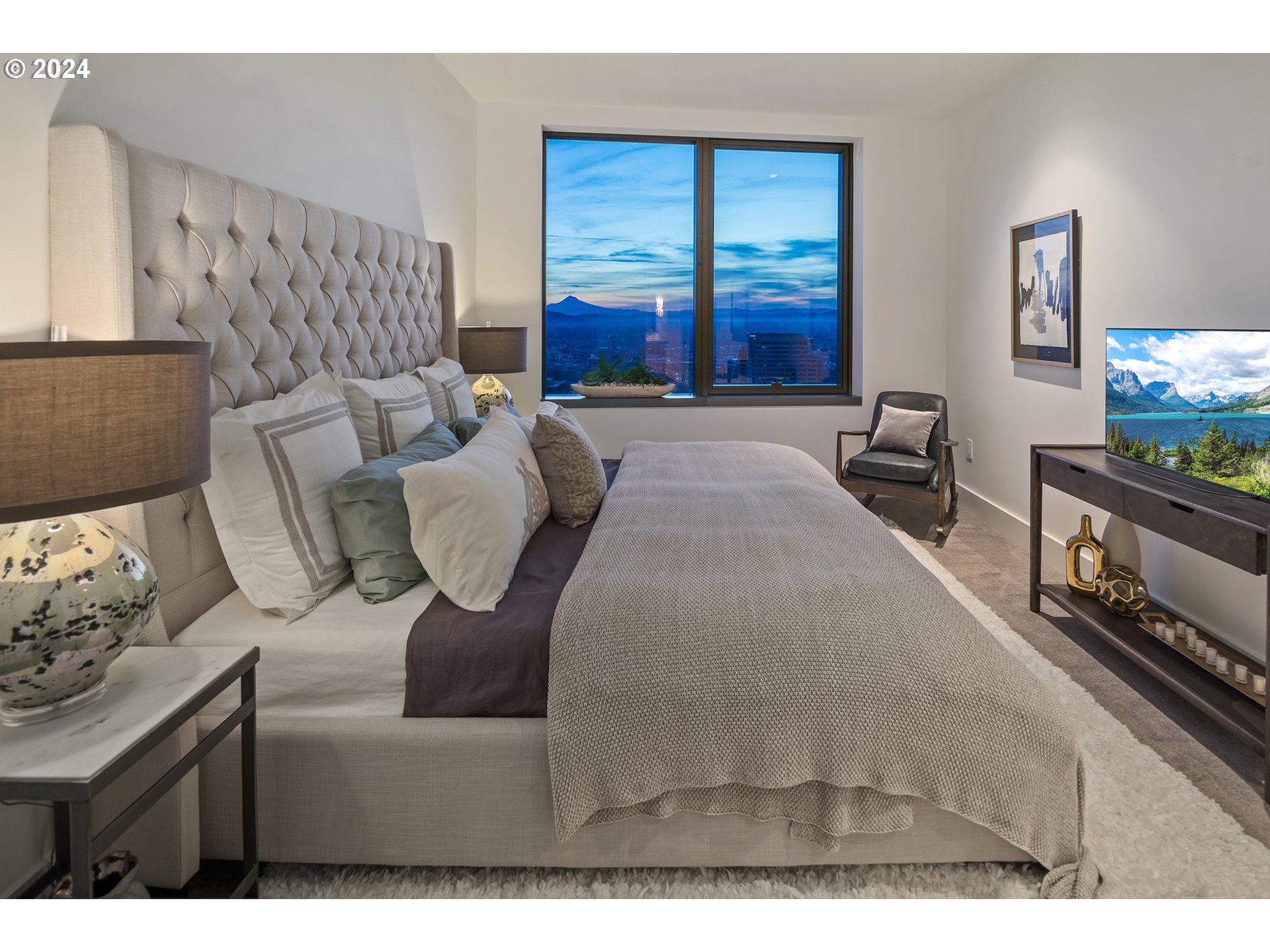 550 SW 10th AVE 2104