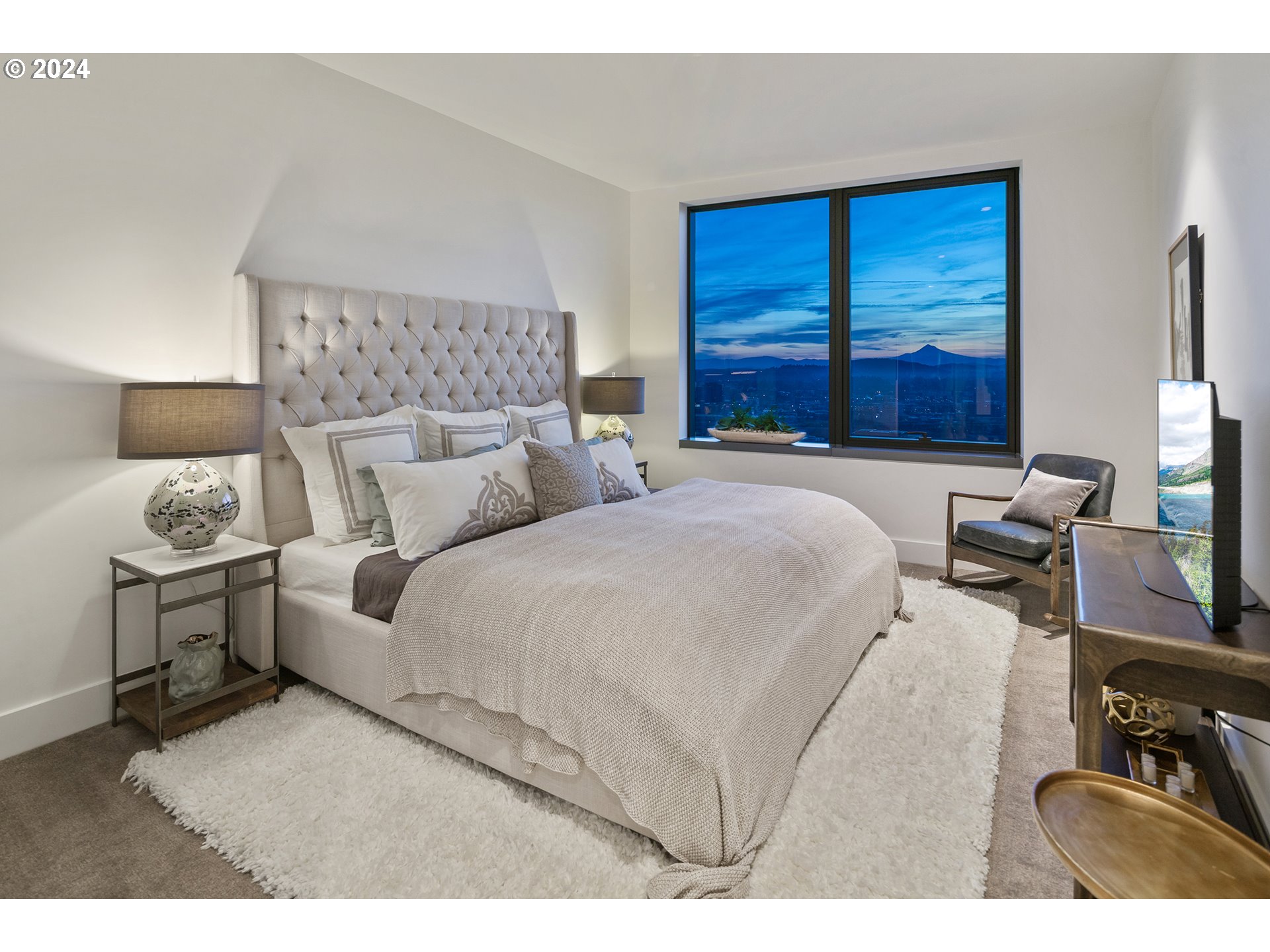 550 SW 10th AVE 2104