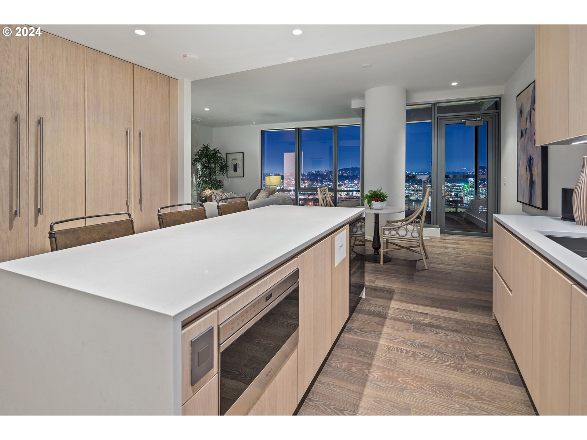 550 SW 10th AVE 2104