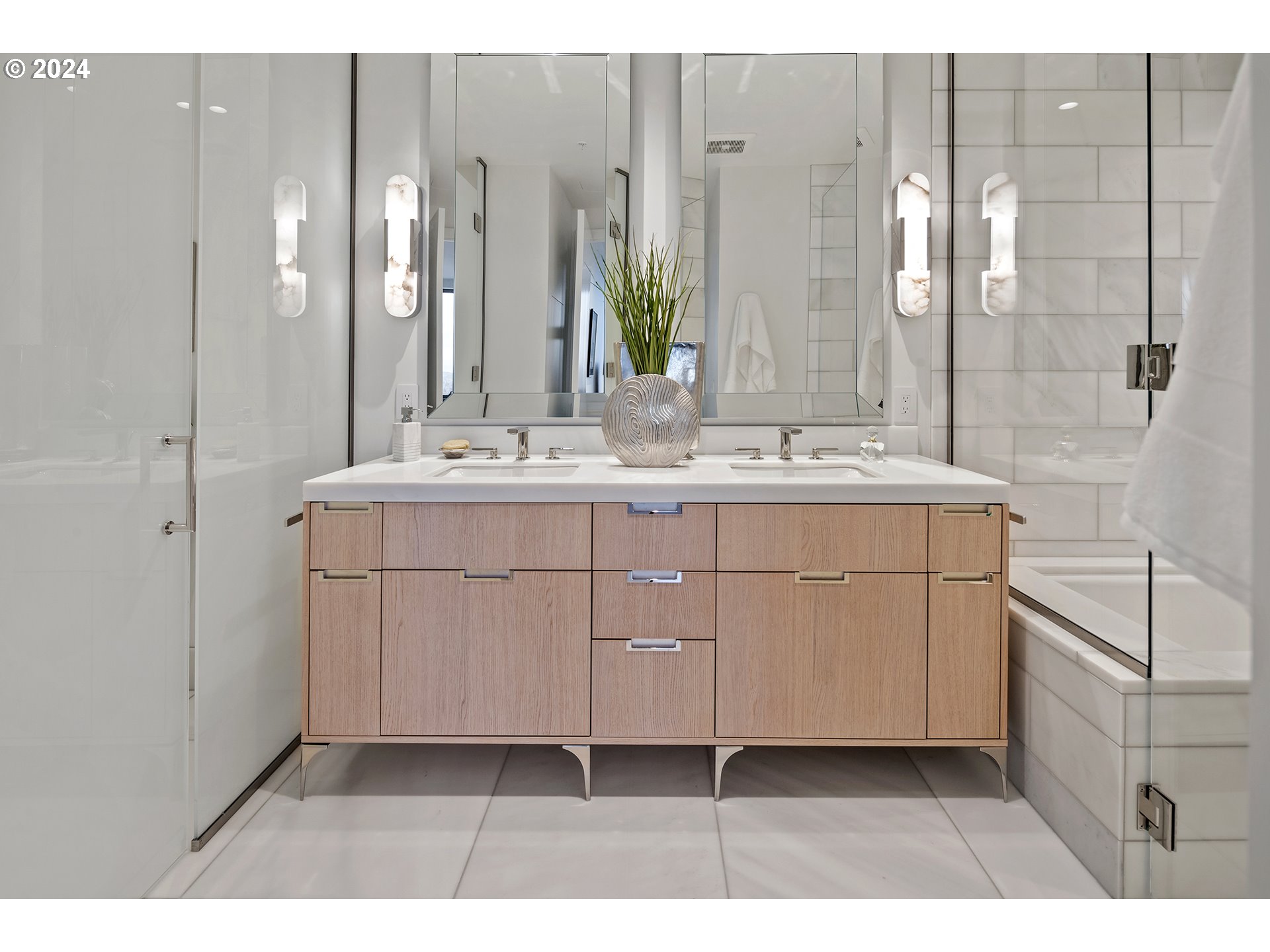 550 SW 10th AVE 2104