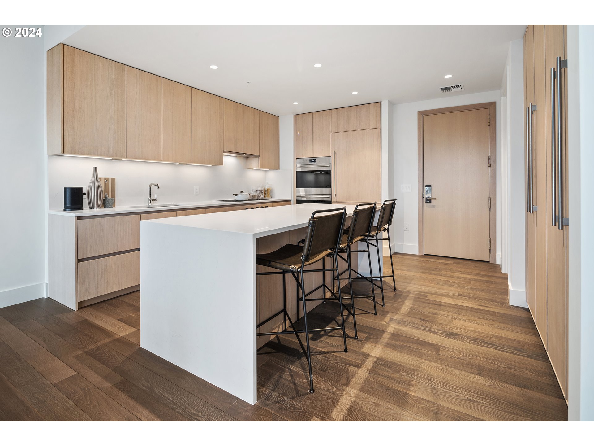 550 SW 10th AVE 2104