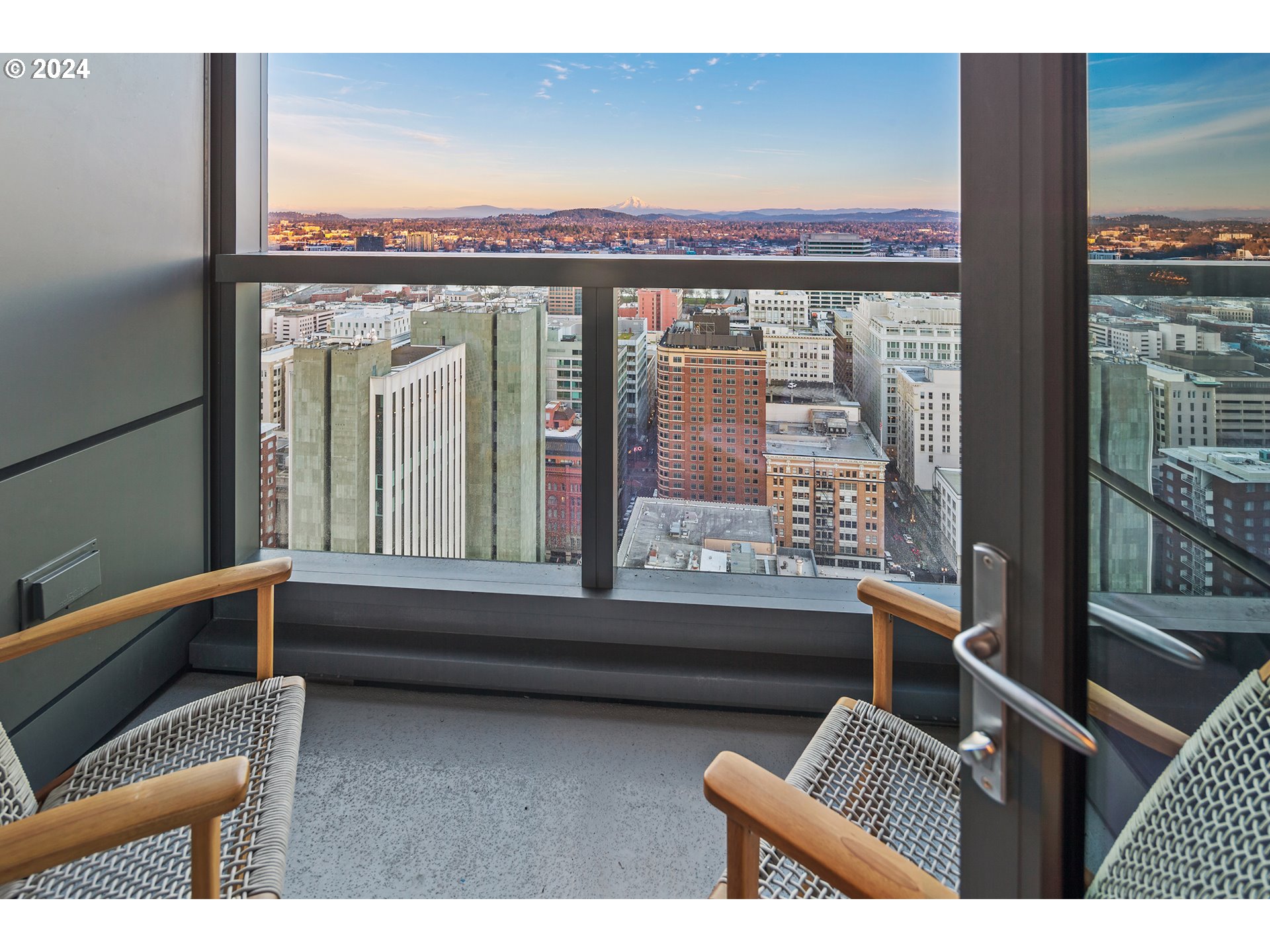 550 SW 10th AVE 2104