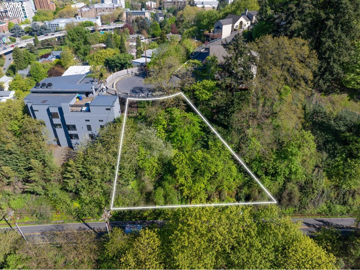 1557 SW UPPER HALL ST