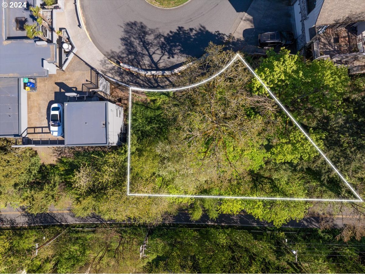 1557 SW UPPER HALL ST