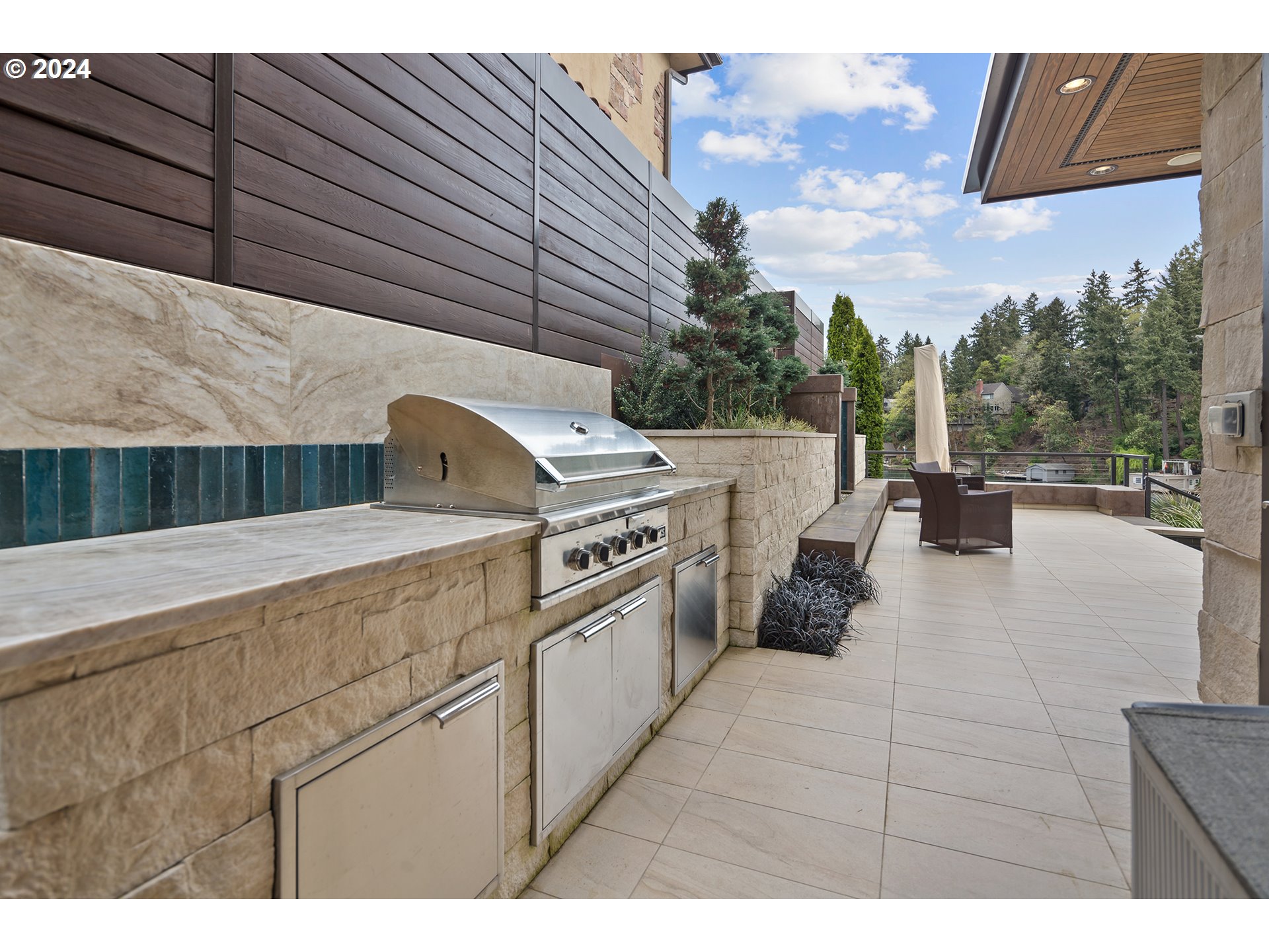 1007 LAKE FRONT RD