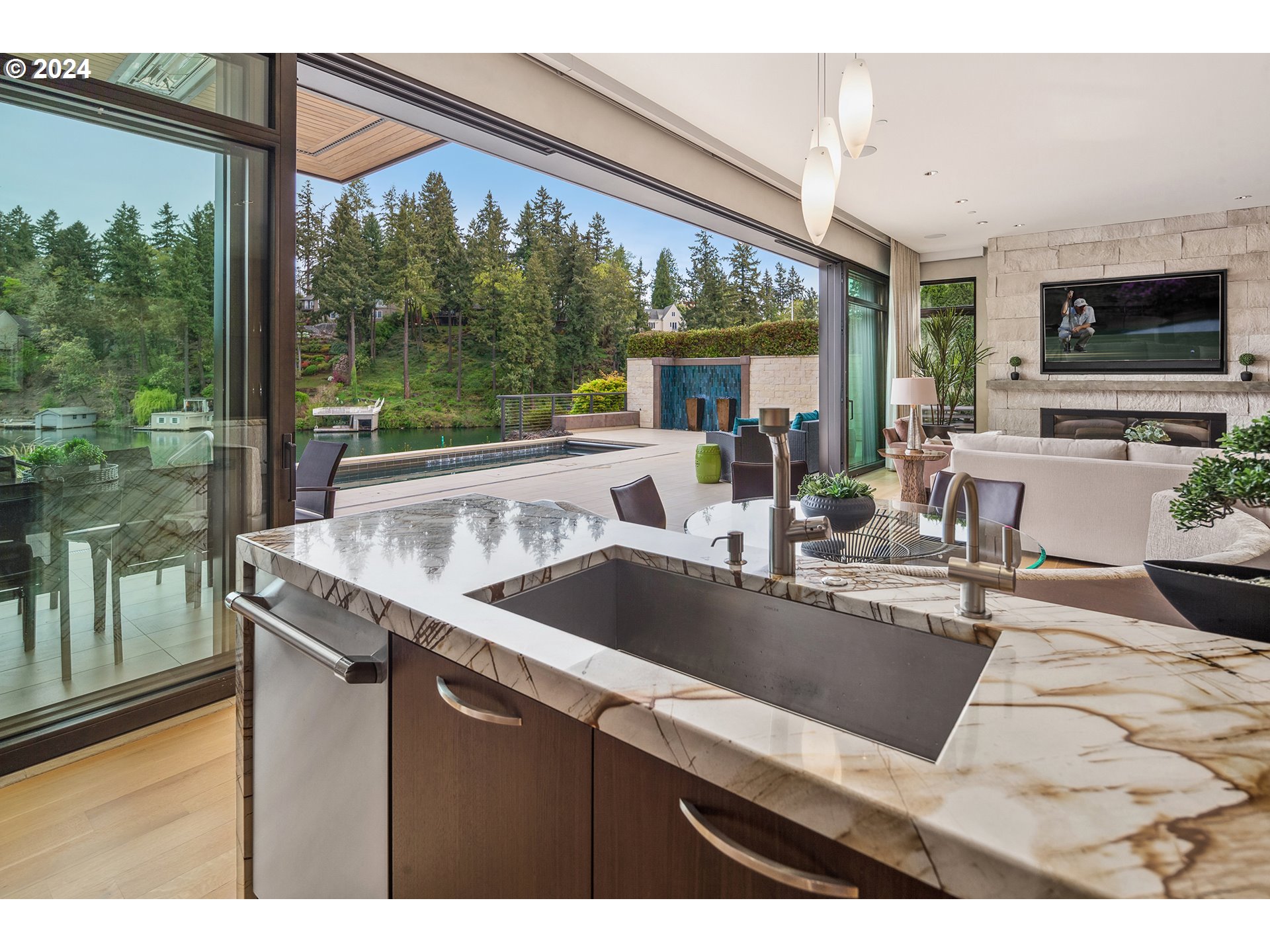 1007 LAKE FRONT RD