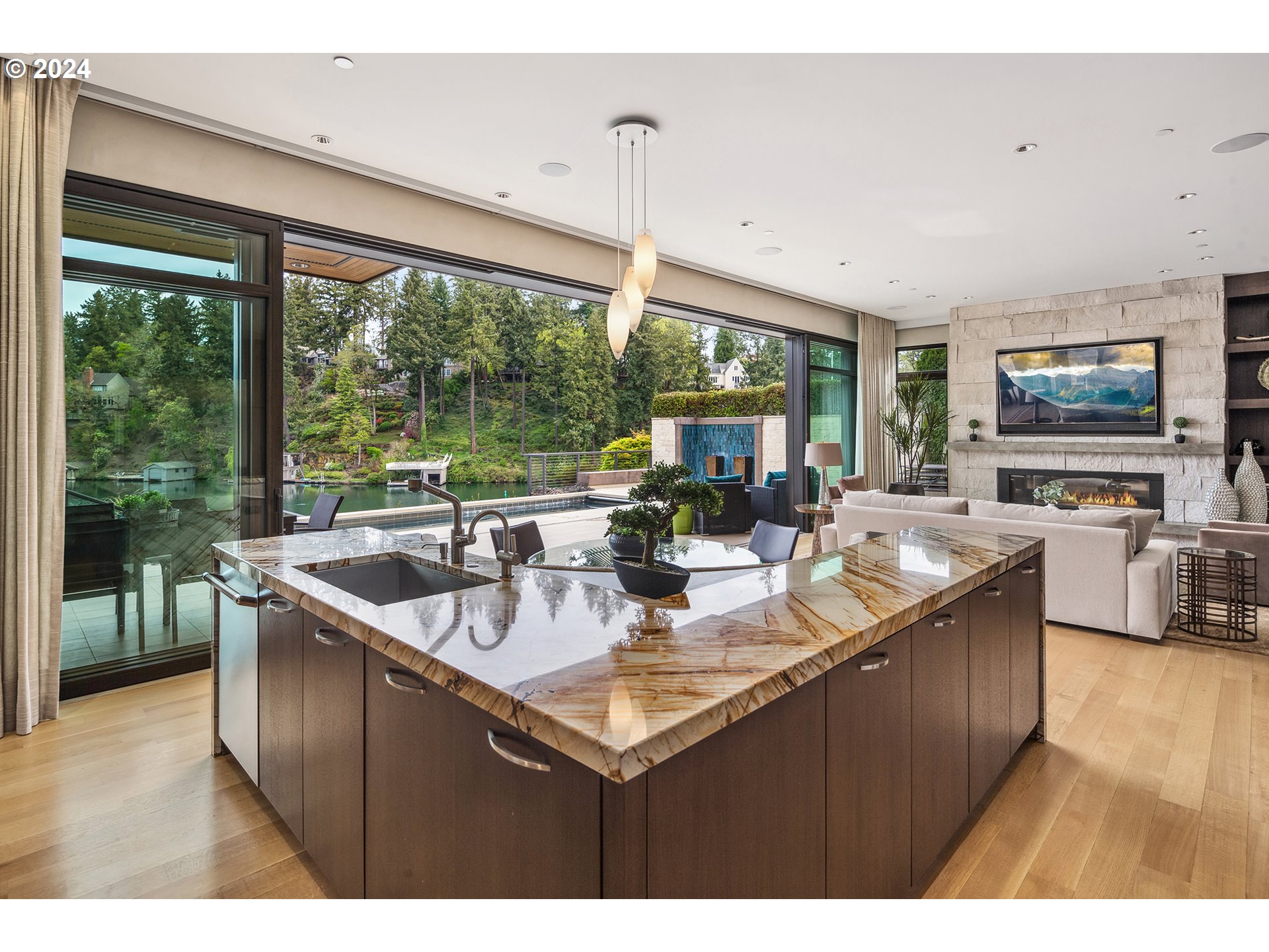 1007 LAKE FRONT RD