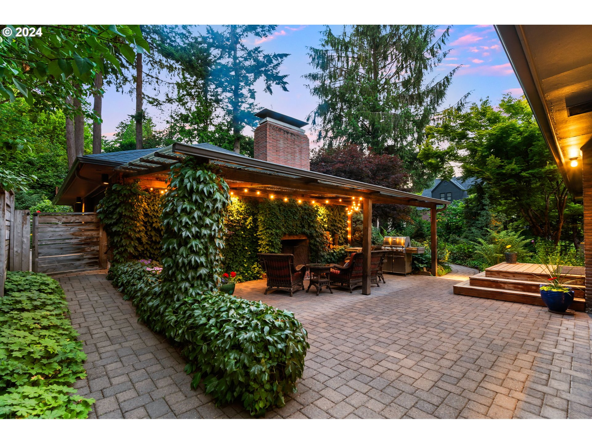 260 S PALATINE HILL RD