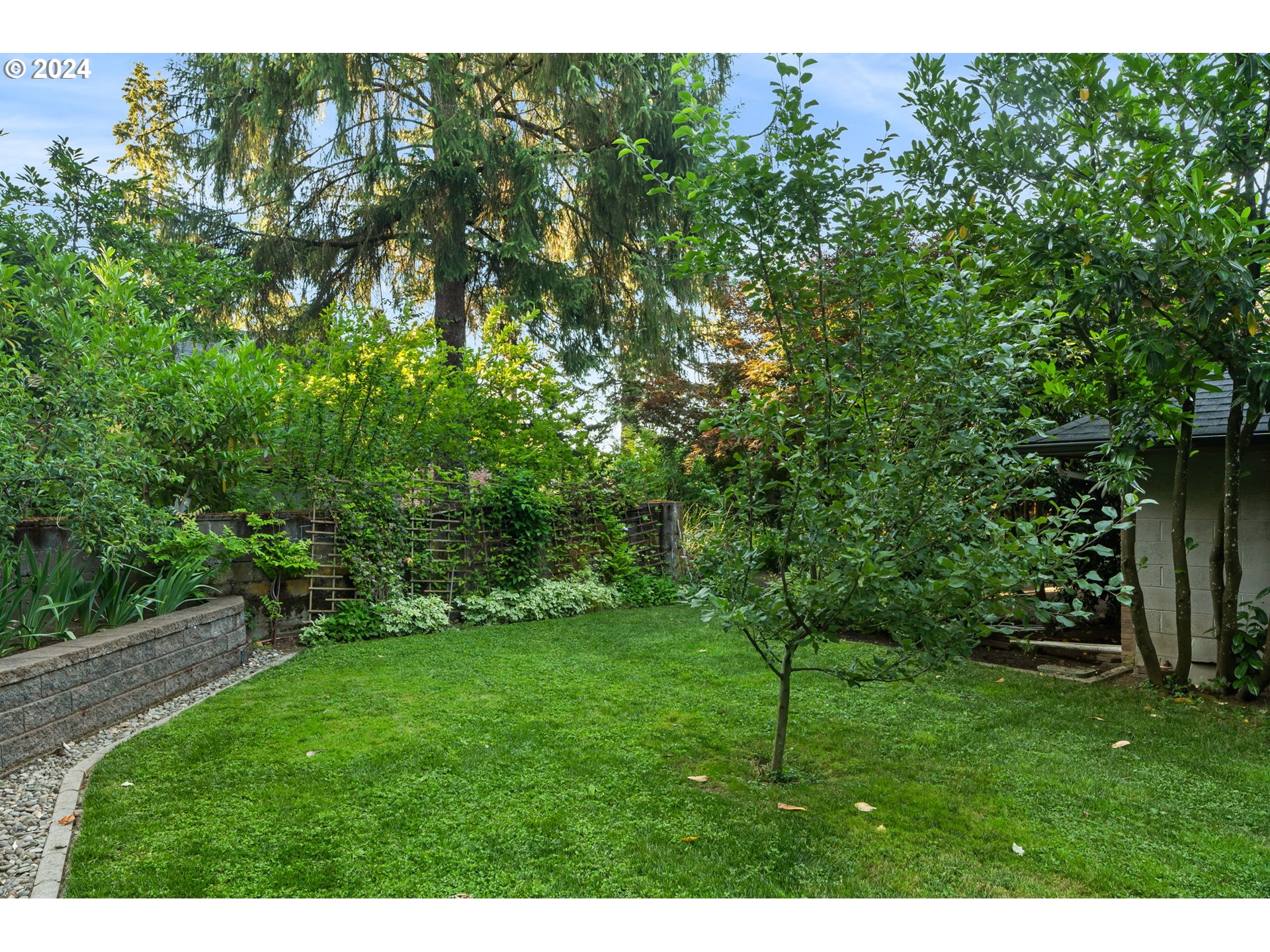 260 S PALATINE HILL RD