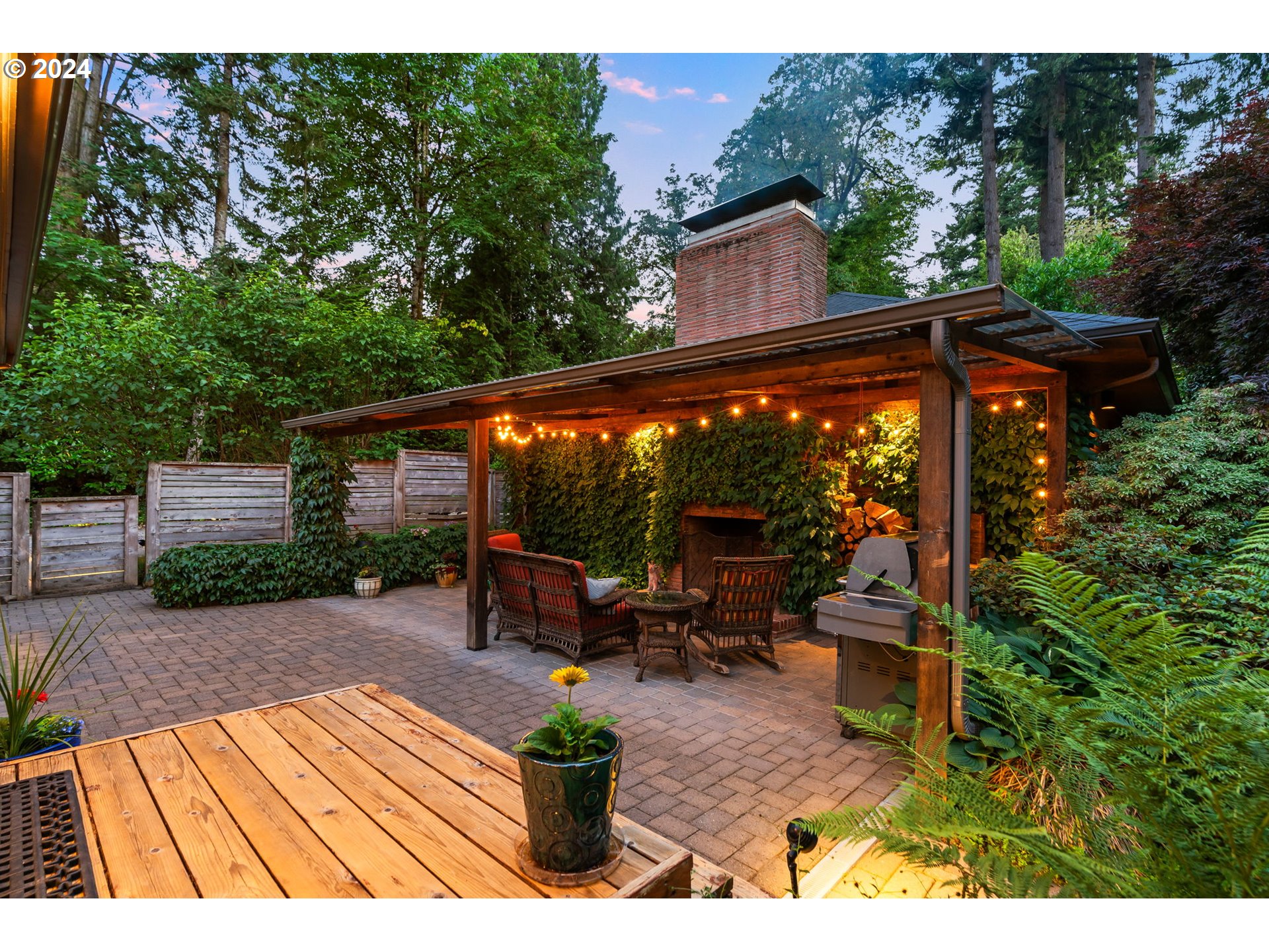 260 S PALATINE HILL RD