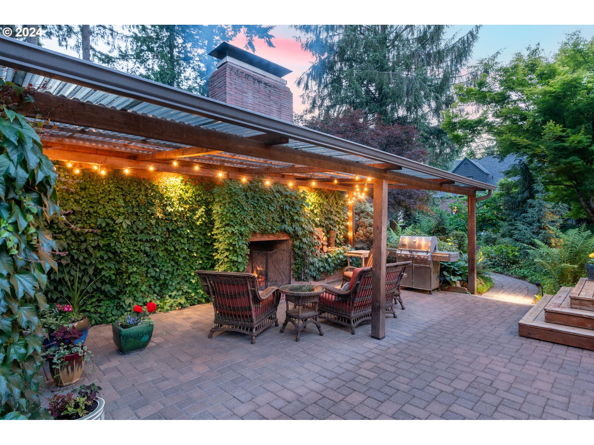 260 S PALATINE HILL RD