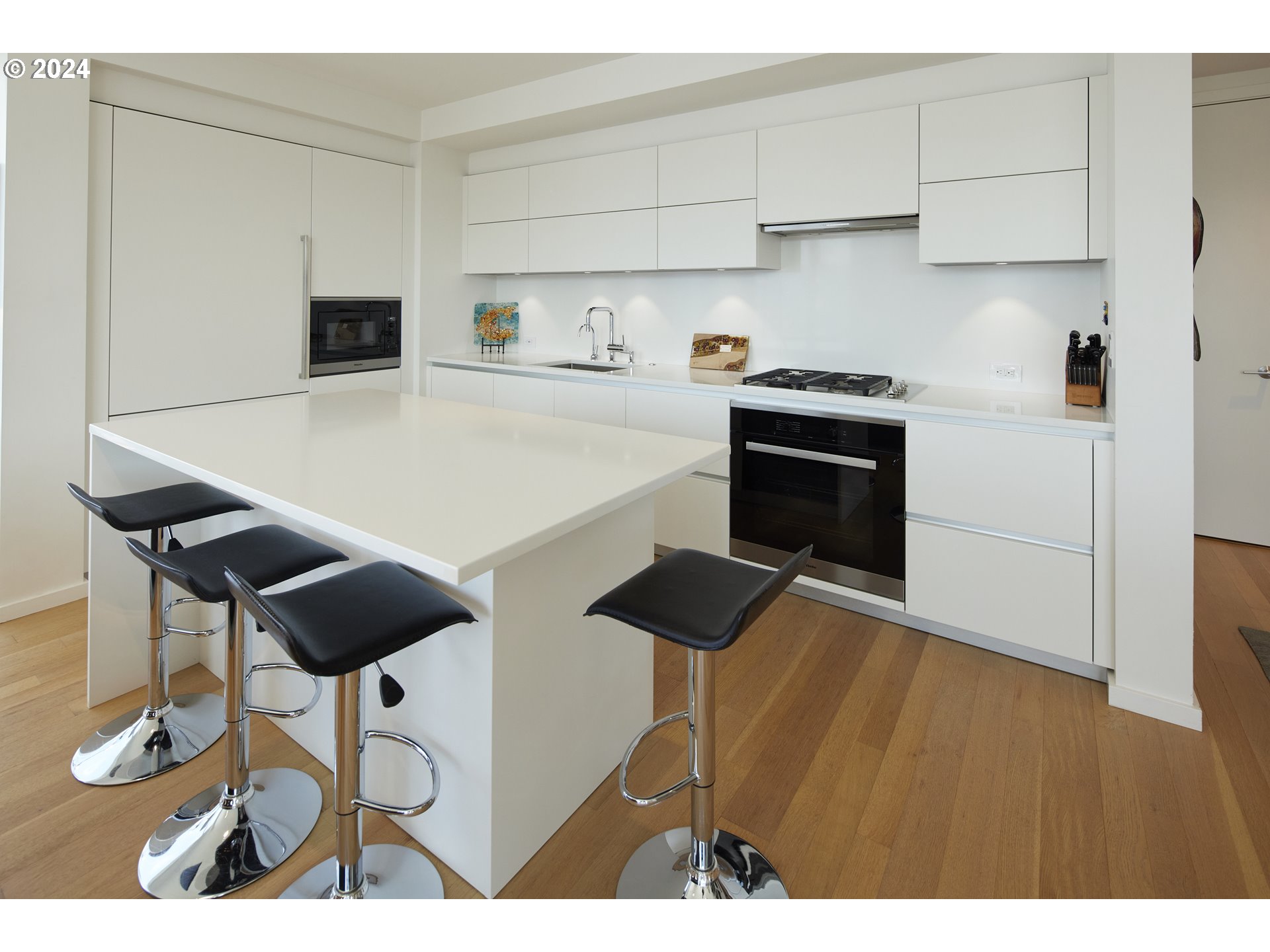 1075 NW NORTHRUP ST 1912