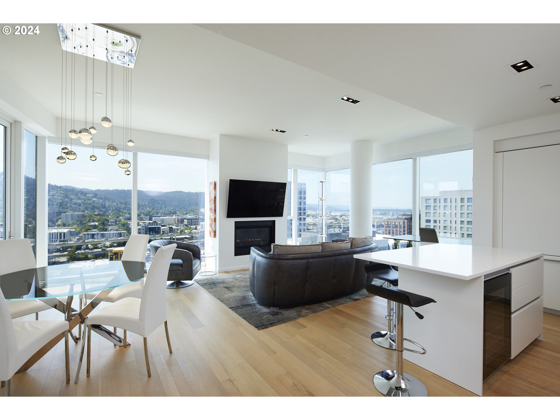 1075 NW NORTHRUP ST 1912