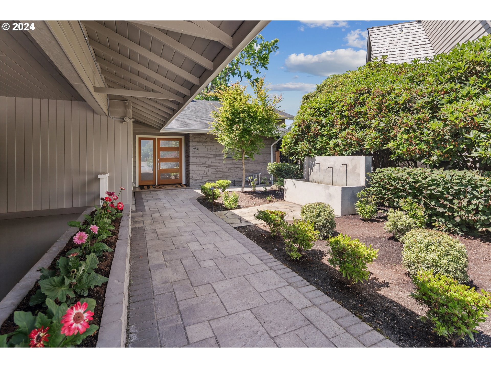 951 WESTPOINT RD