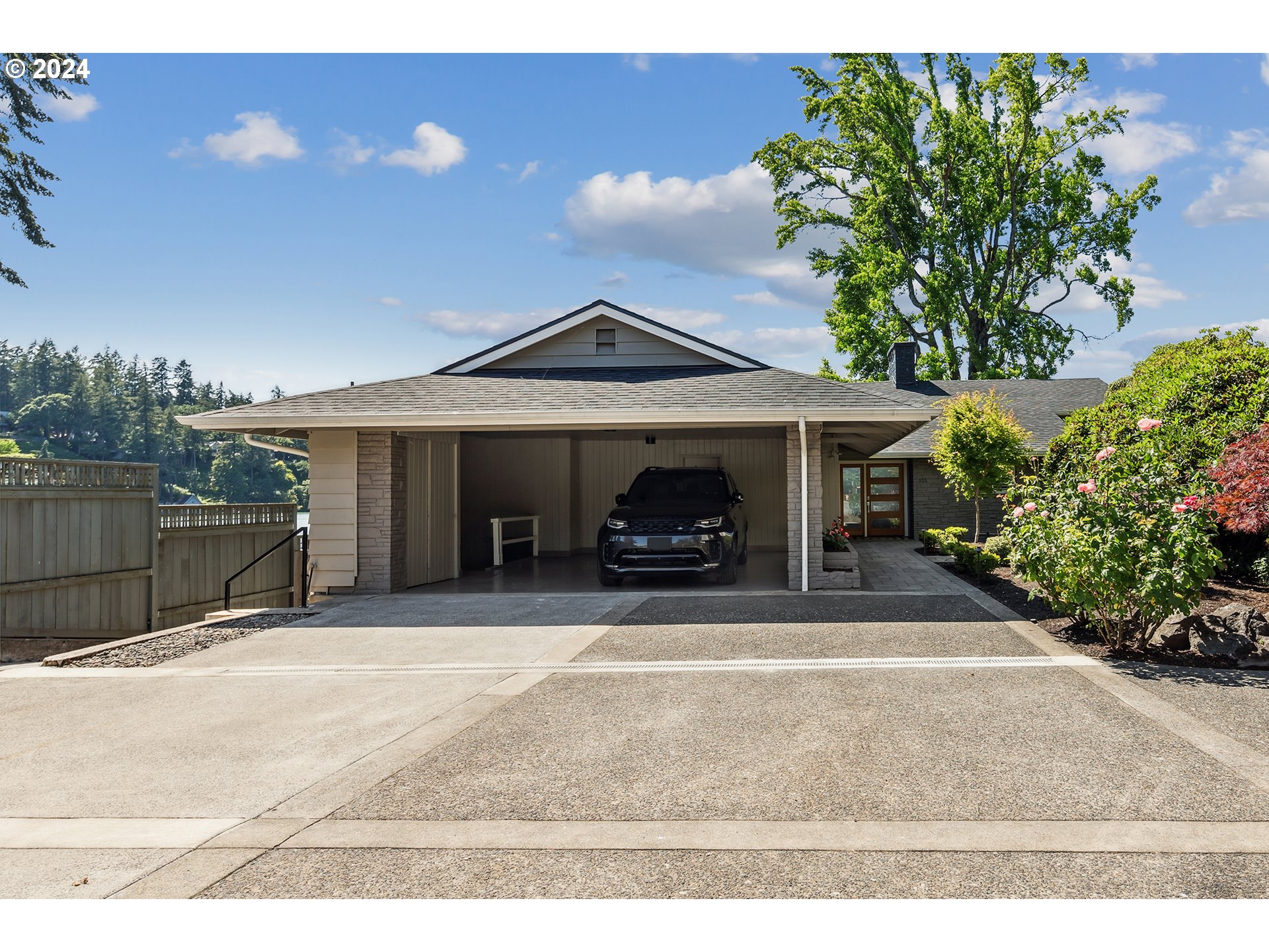 951 WESTPOINT RD