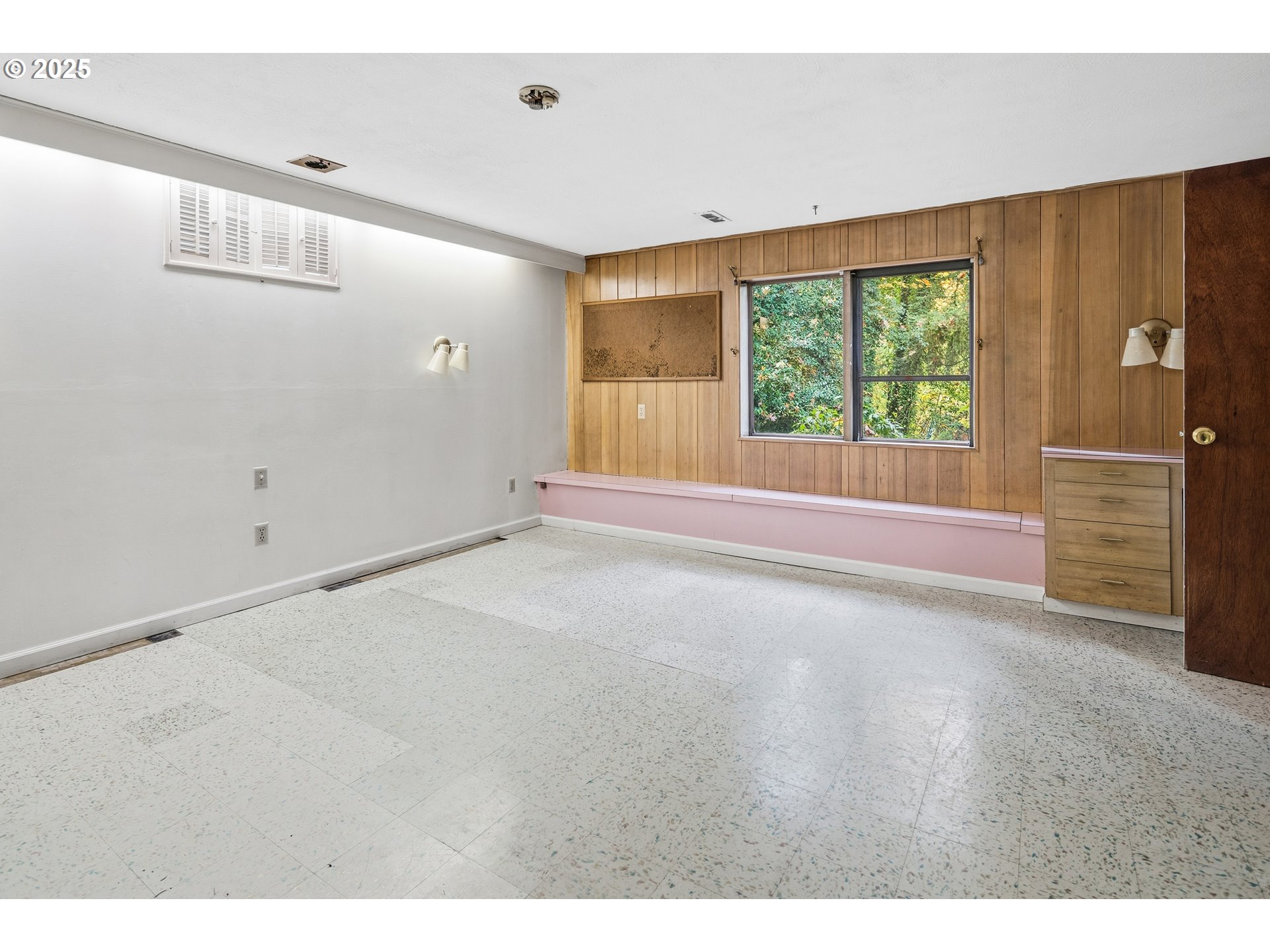 13248 S IRON MOUNTAIN BLVD