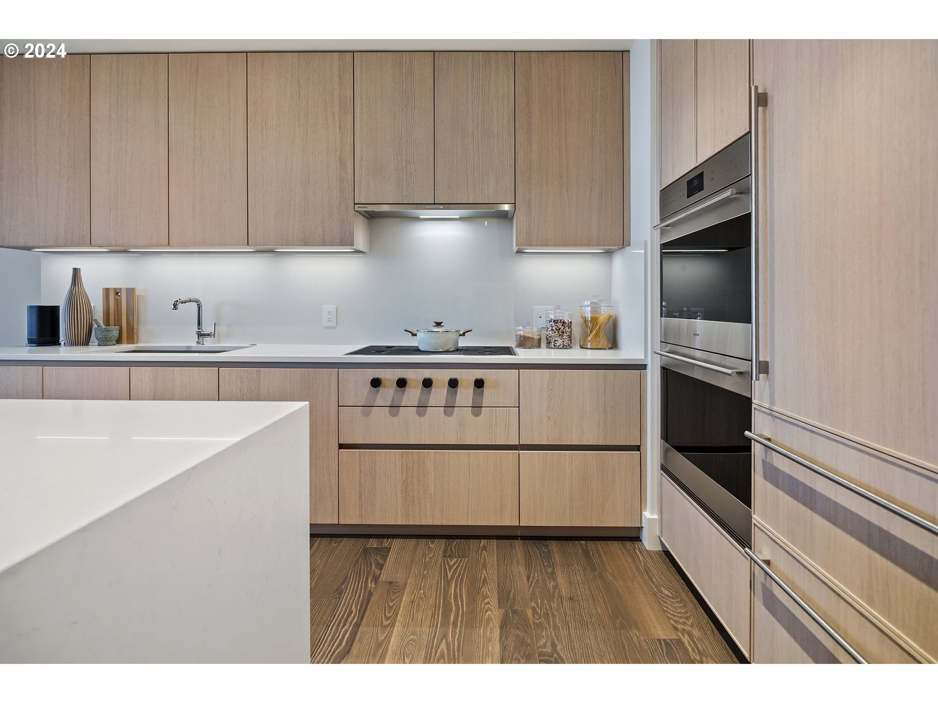 550 SW 10TH AVE 2303