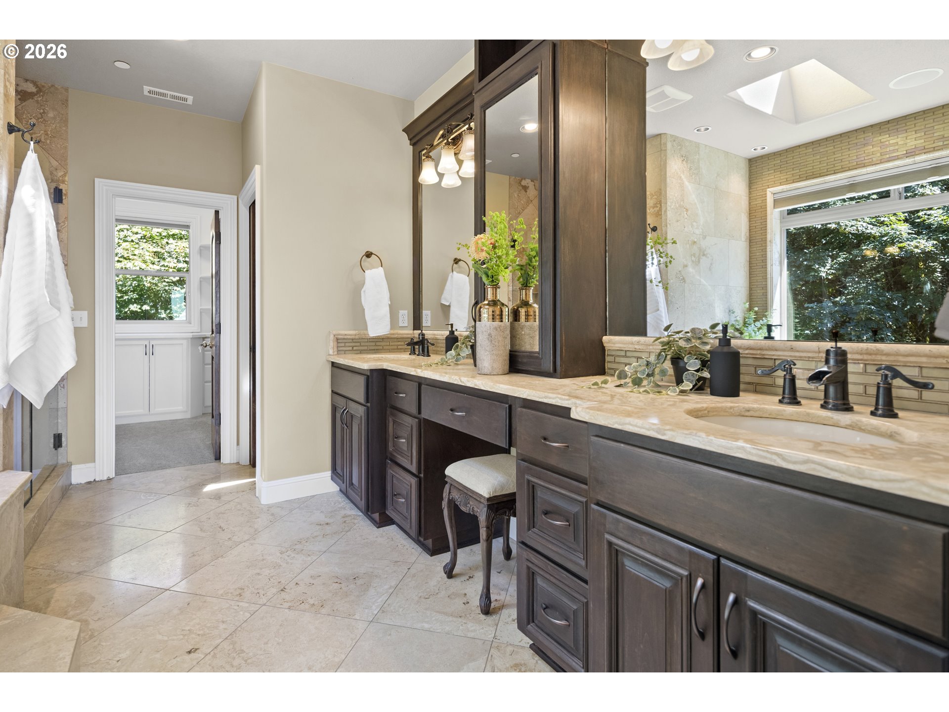 1048 NW ELOISE LN