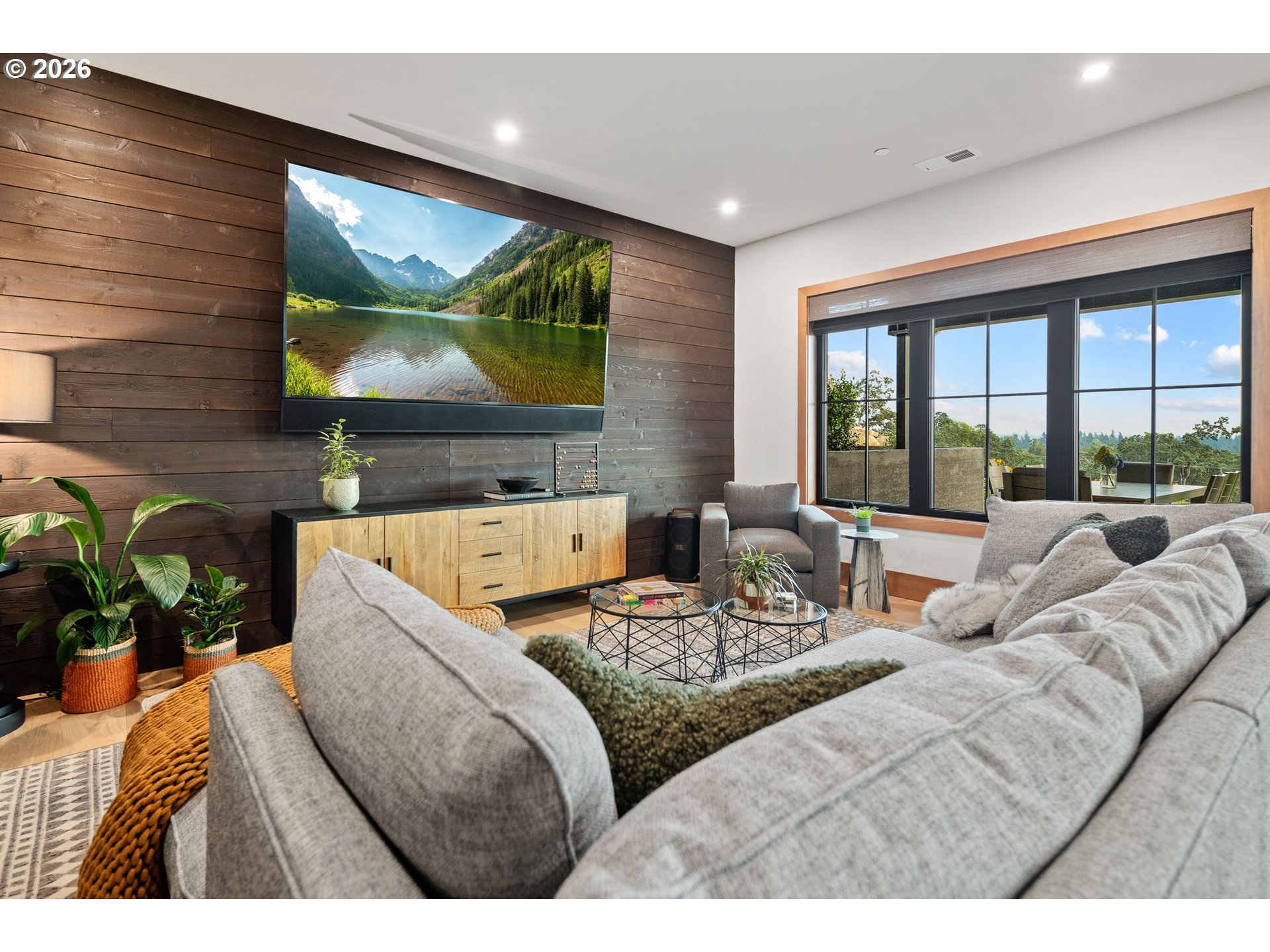 527 SW HOFFMAN RD