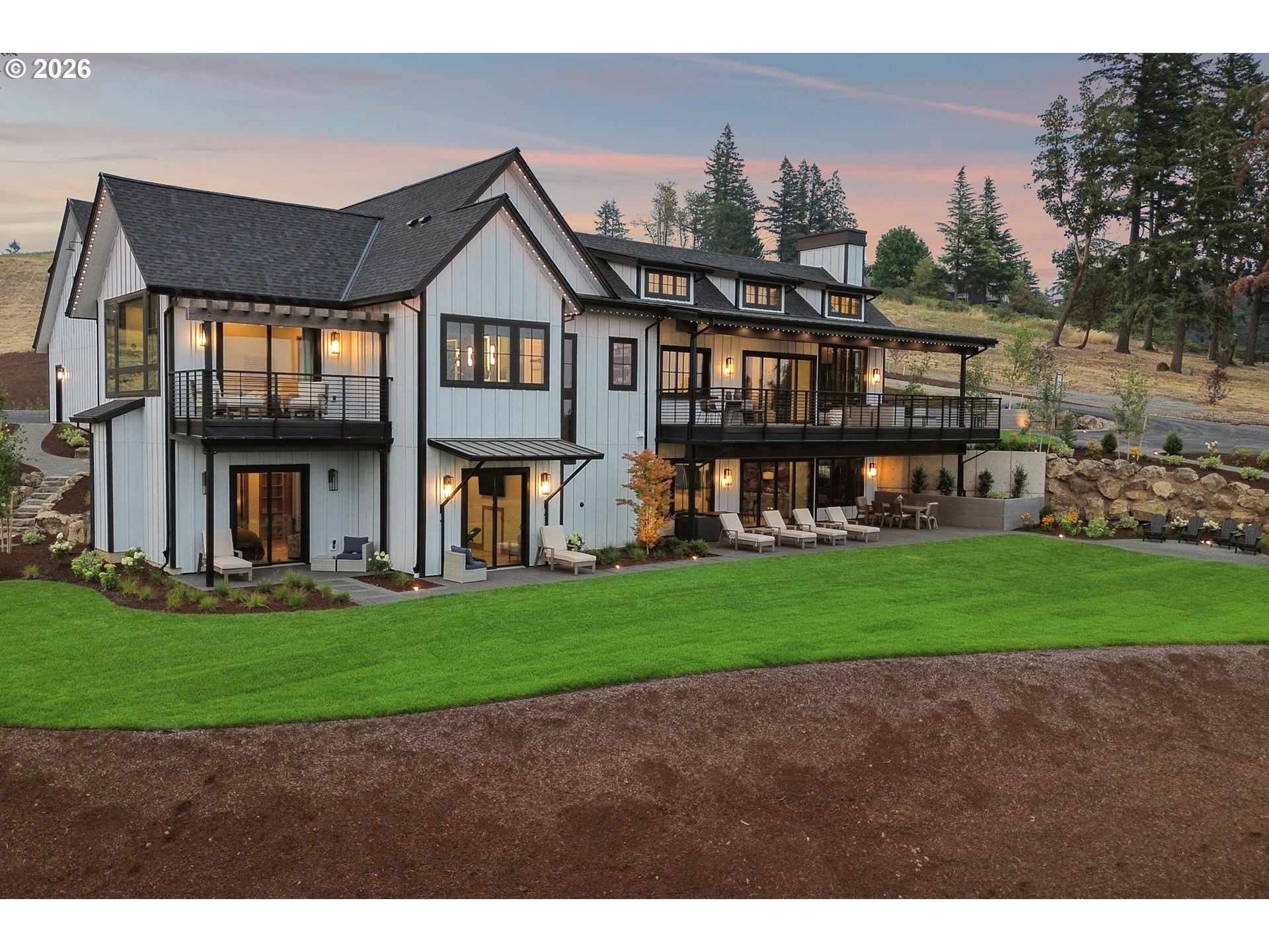 527 SW HOFFMAN RD
