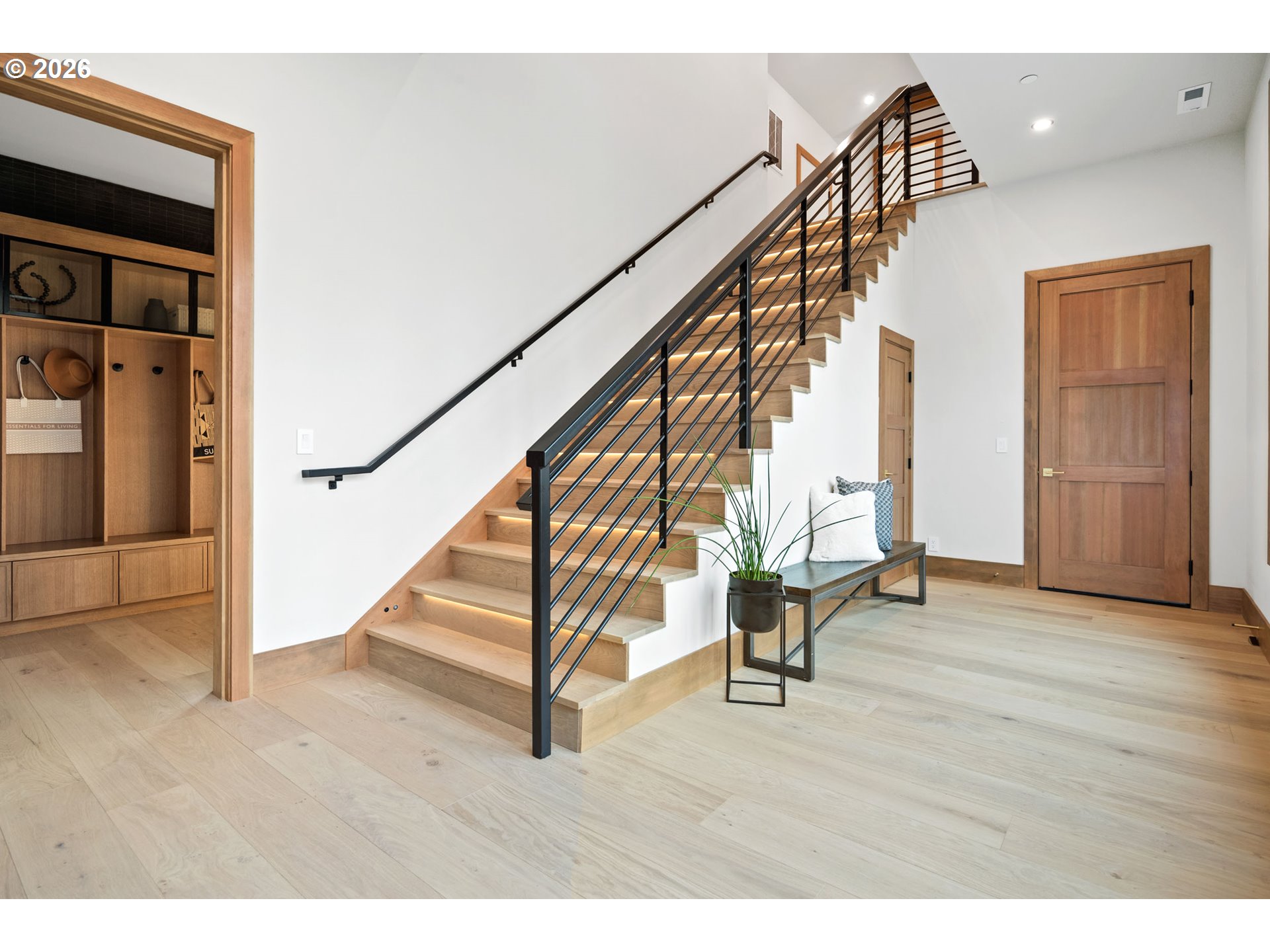 527 SW HOFFMAN RD