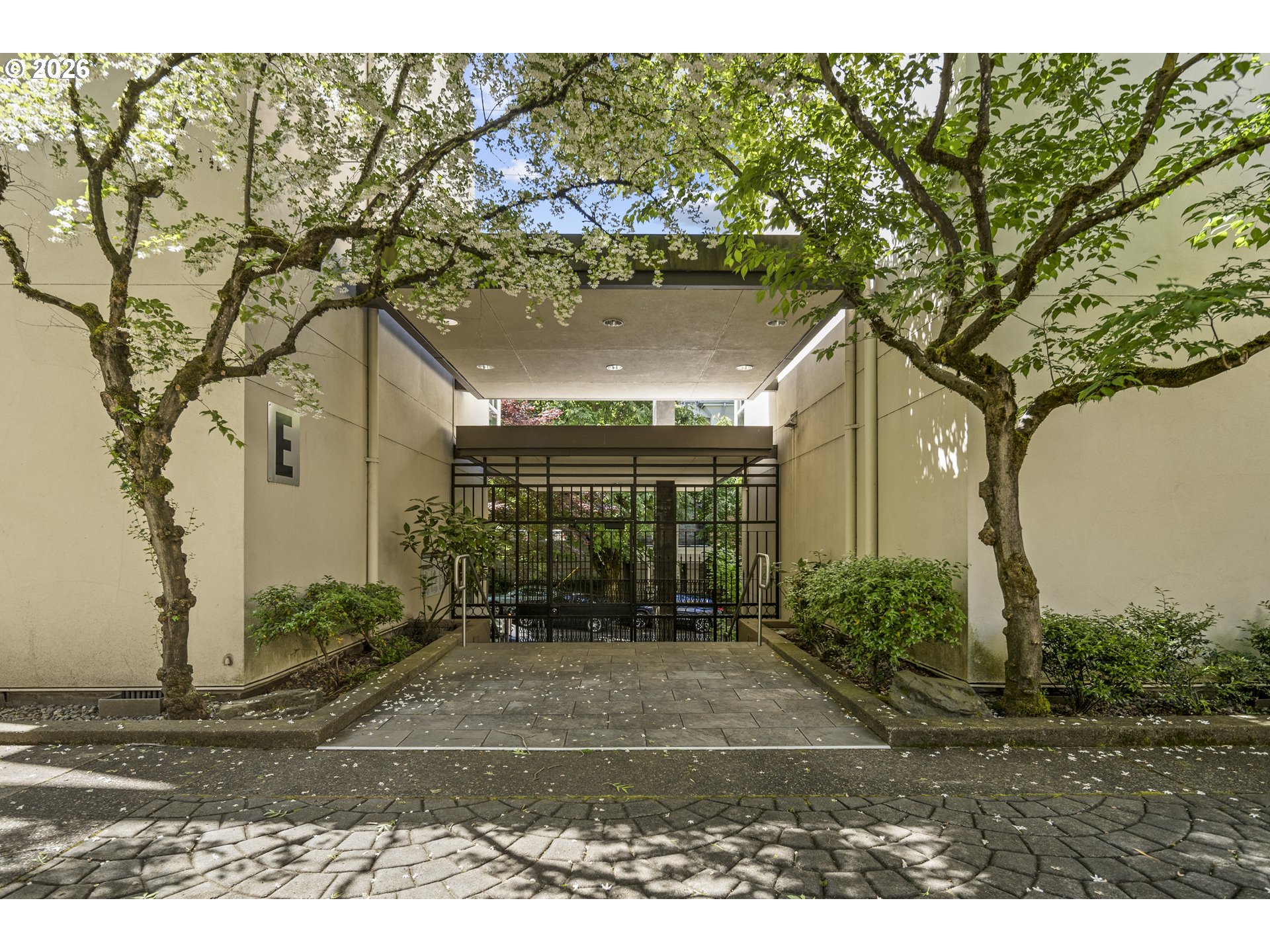 1535 SW CLAY ST 239