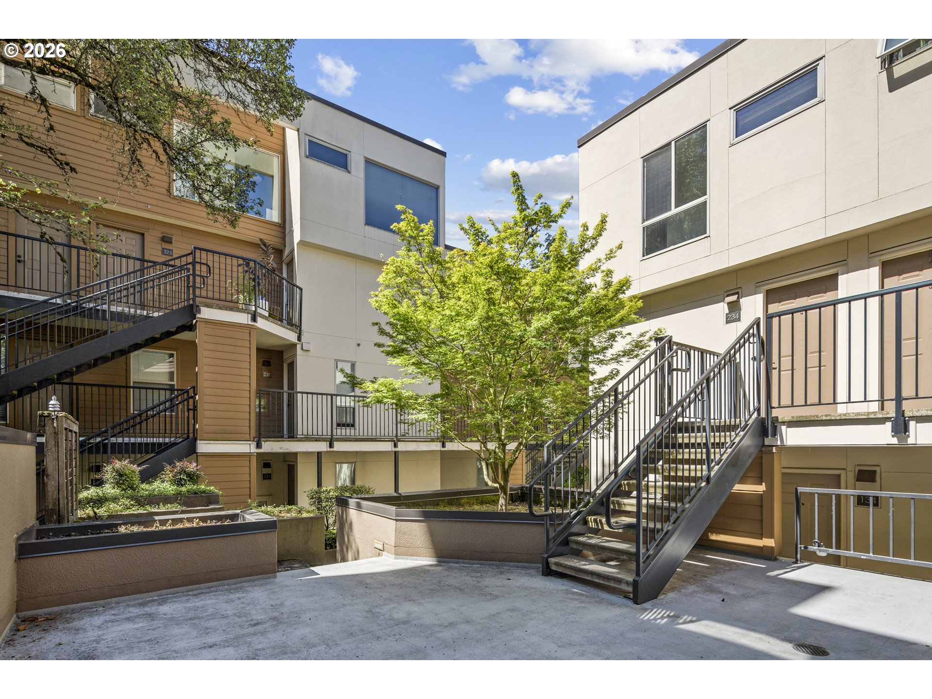 1535 SW CLAY ST 239