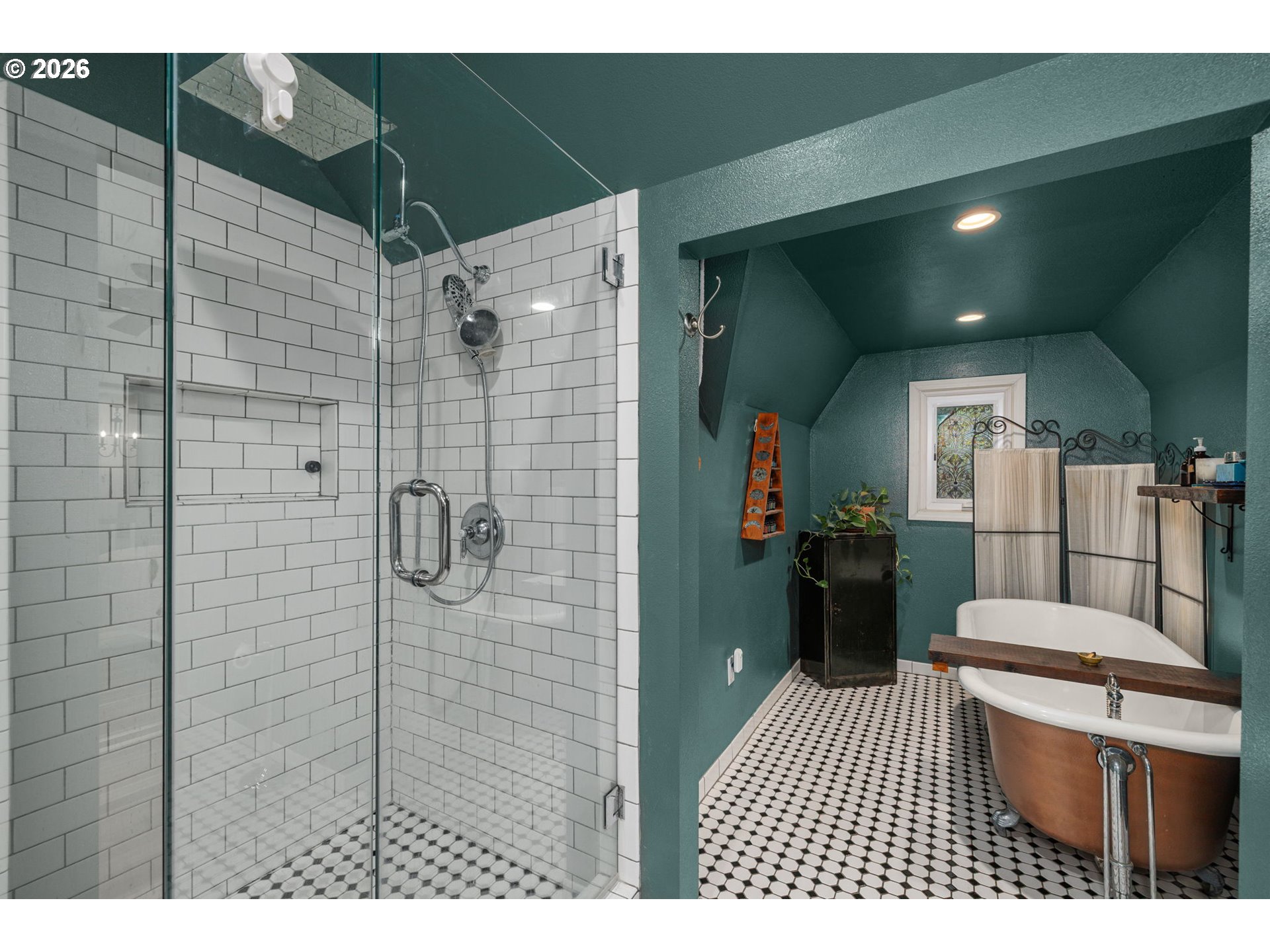2604 NE 50TH CIR