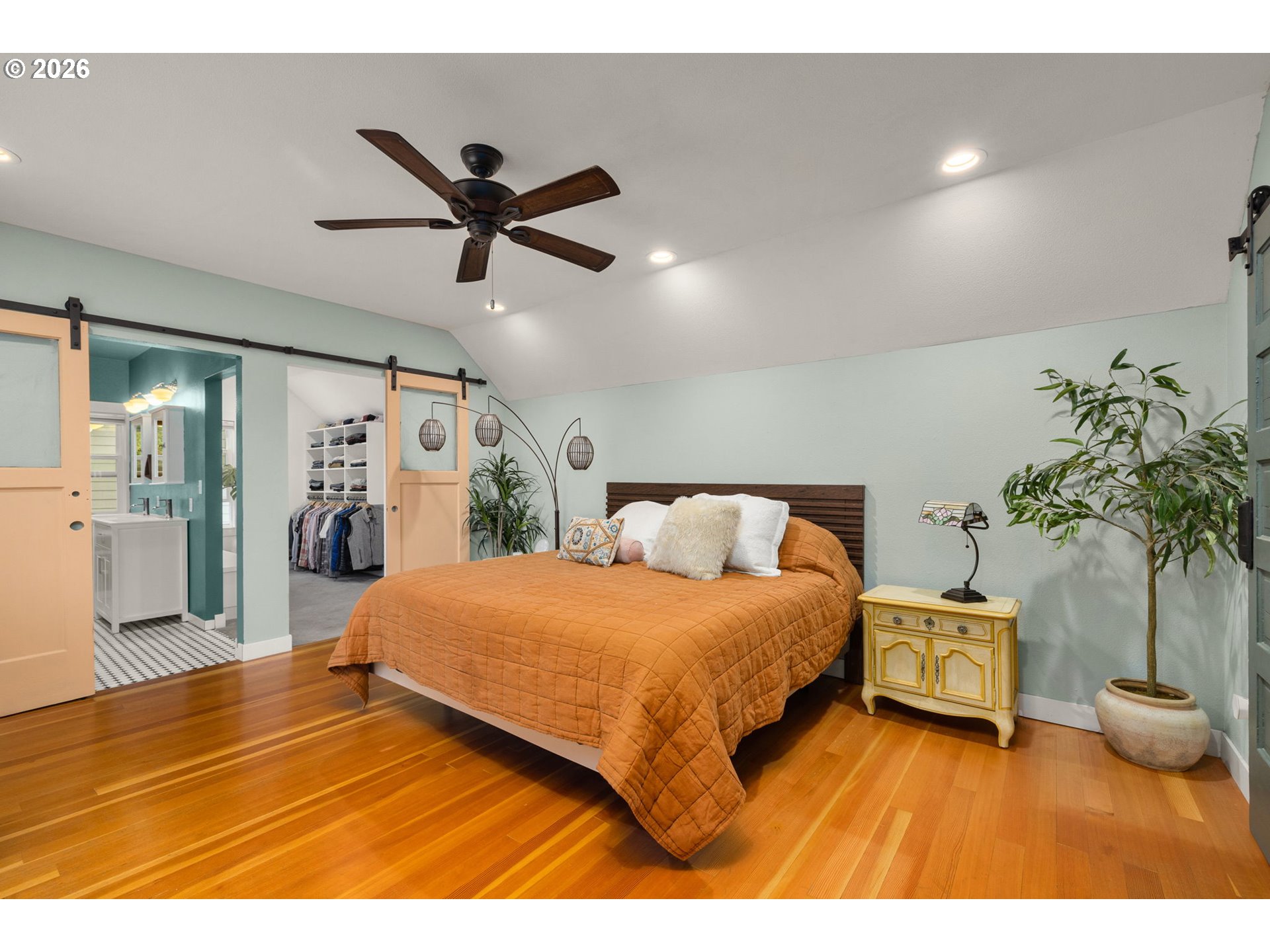 2604 NE 50TH CIR