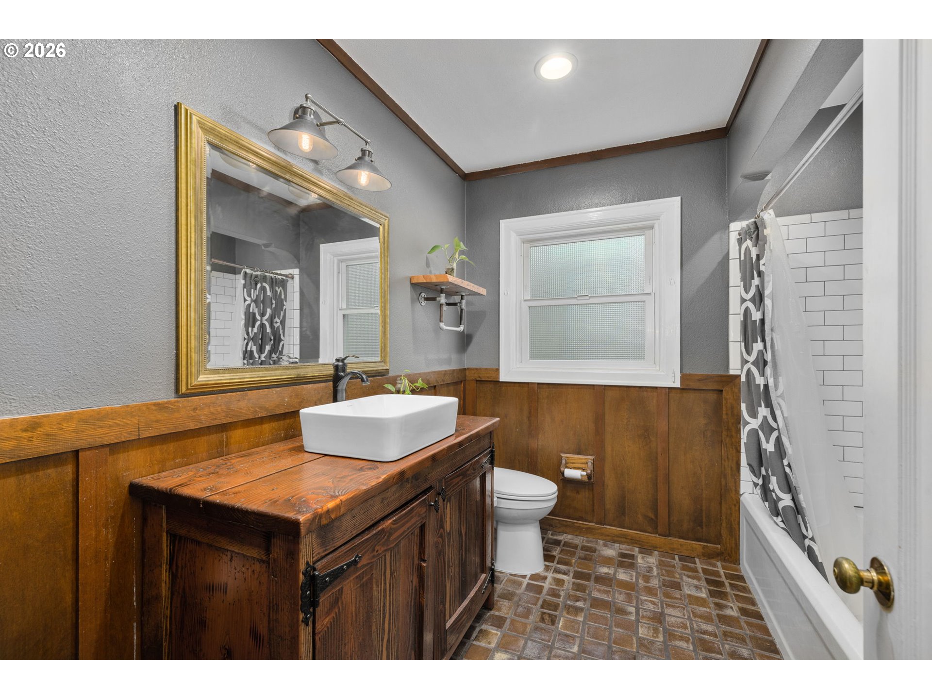 2604 NE 50TH CIR