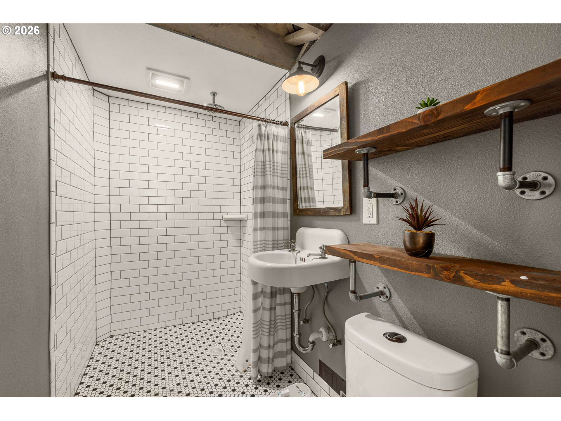 2604 NE 50TH CIR