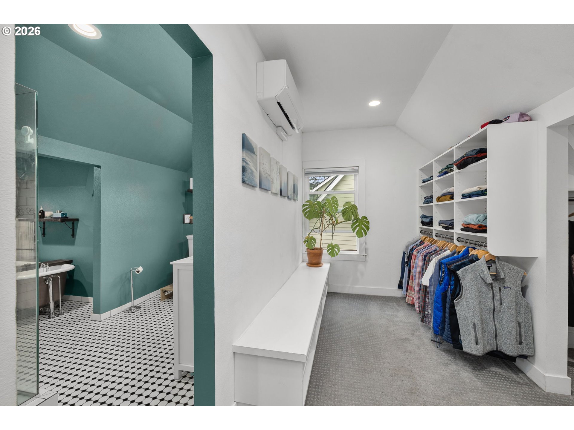 2604 NE 50TH CIR