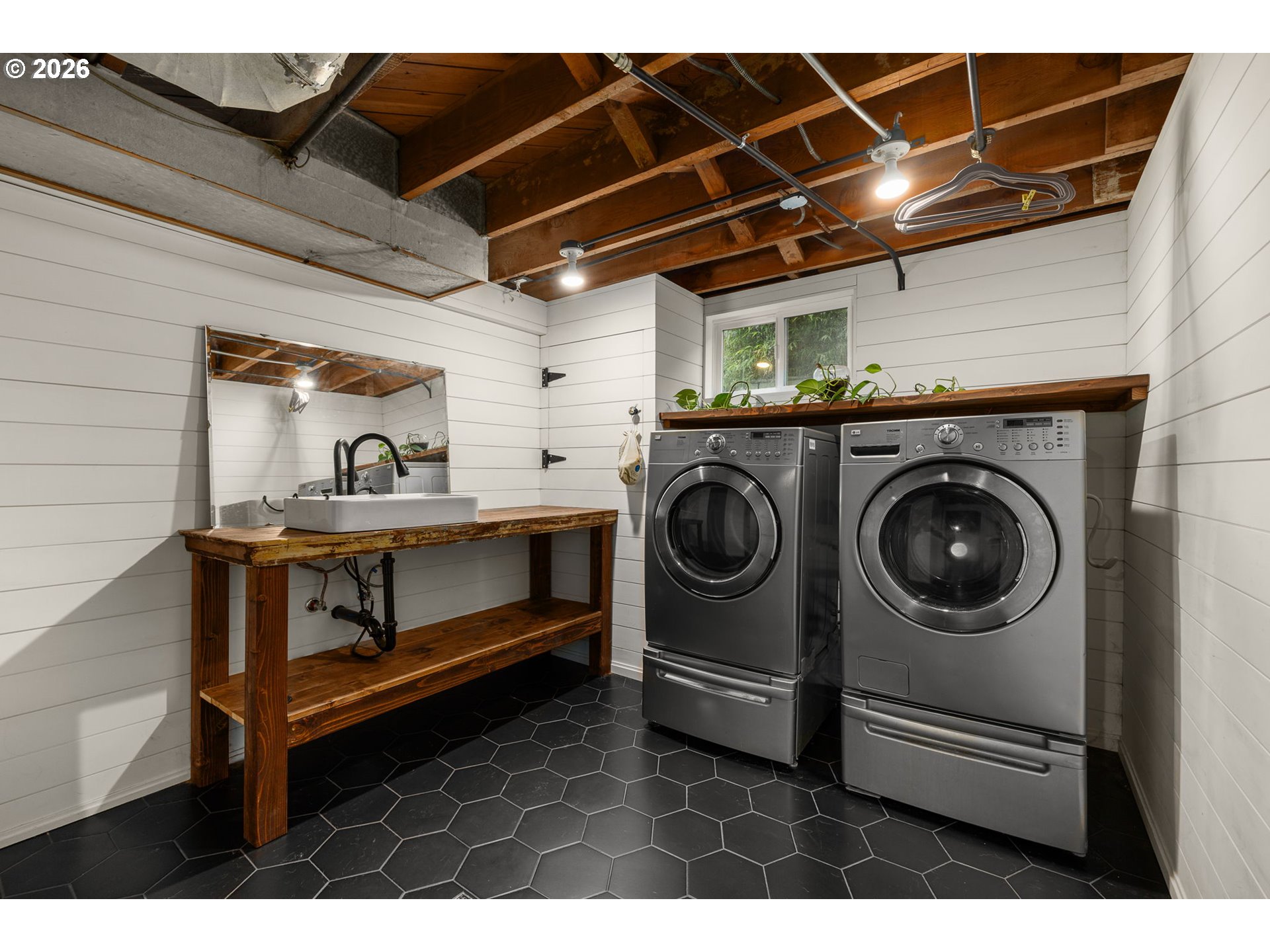 2604 NE 50TH CIR