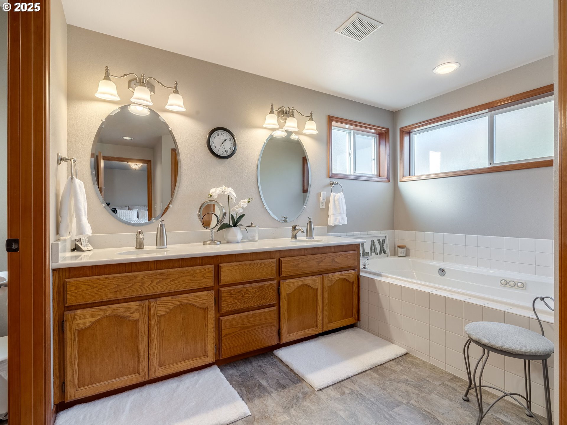 5725 SE LEXINGTON DR