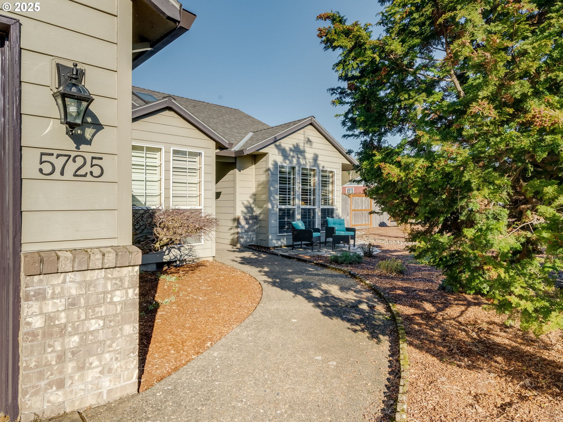 5725 SE LEXINGTON DR